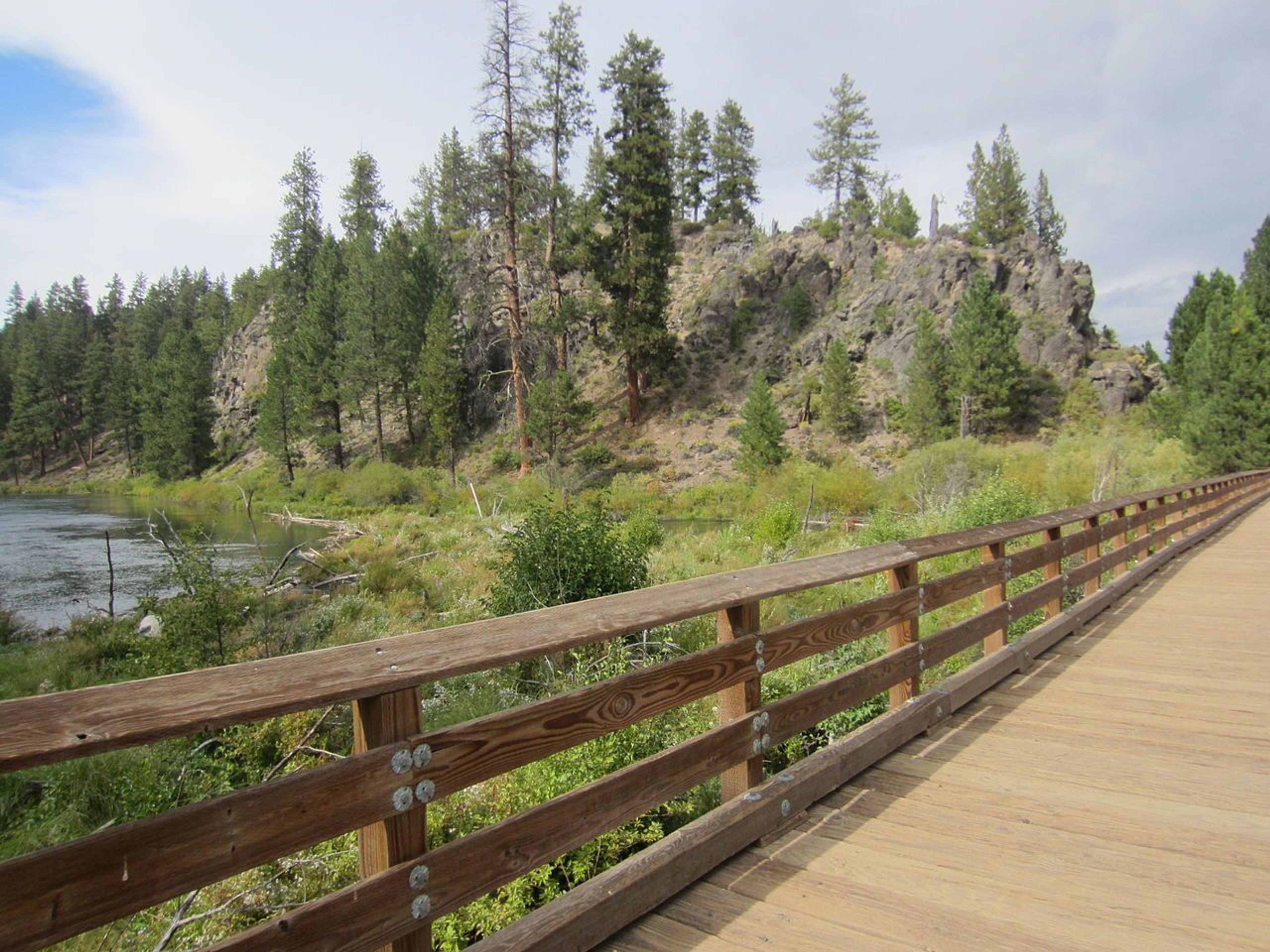 Deschutes River Trail to Benham Falls, Oregon. Photo by Another Believer/wiki.