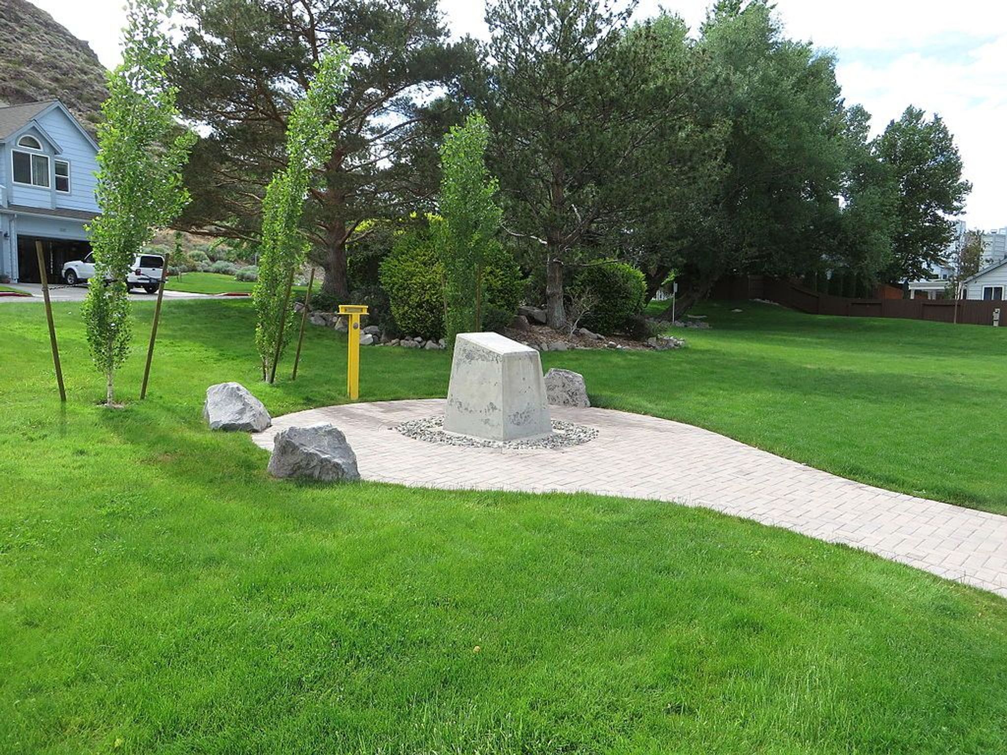 Emigrant-Donner Camp Historical Marker. Photo by Ken Lund/wiki.