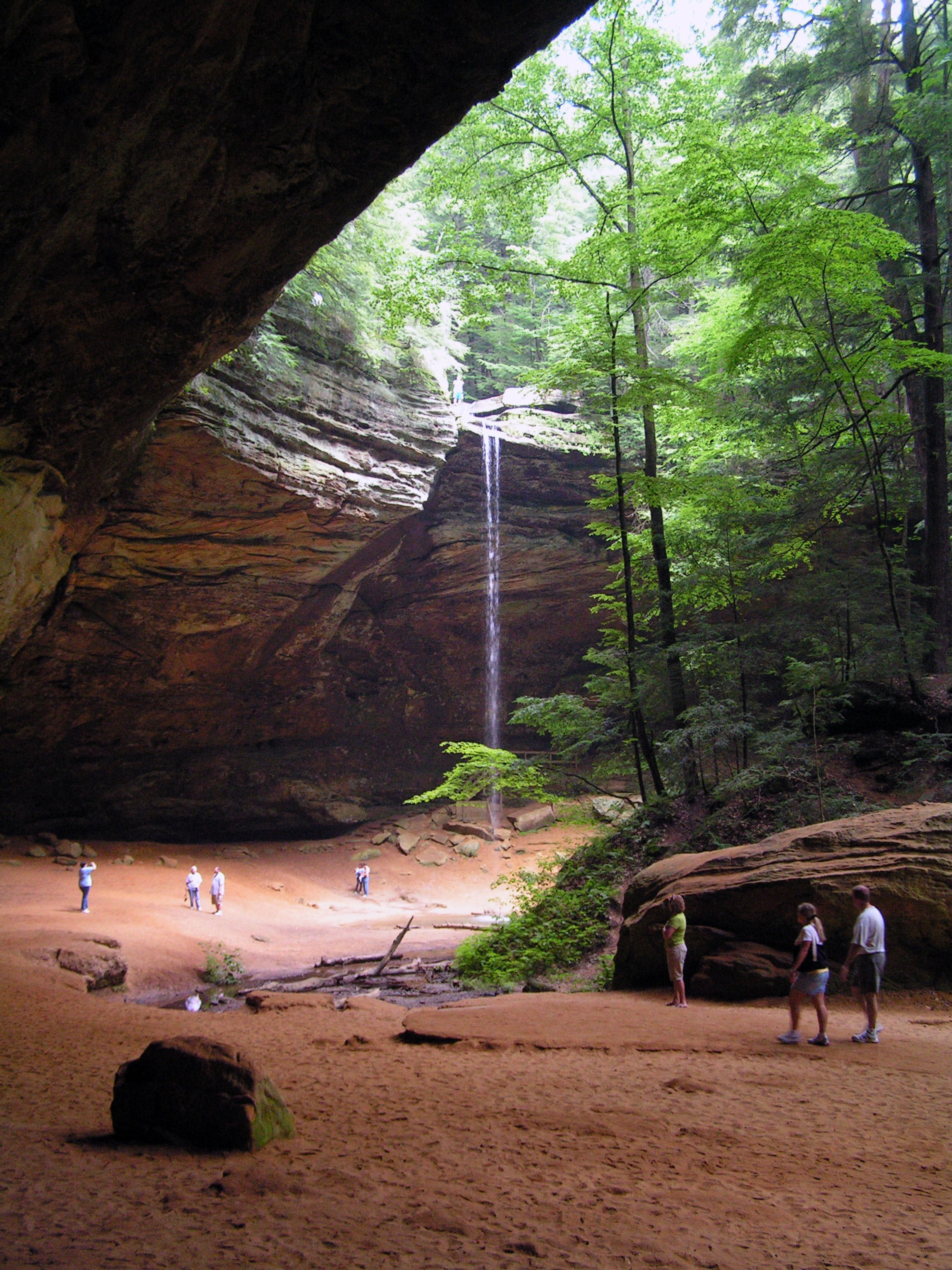 Ash Cave is one of the sights along the trail. Photo by Ramseybuckeye.