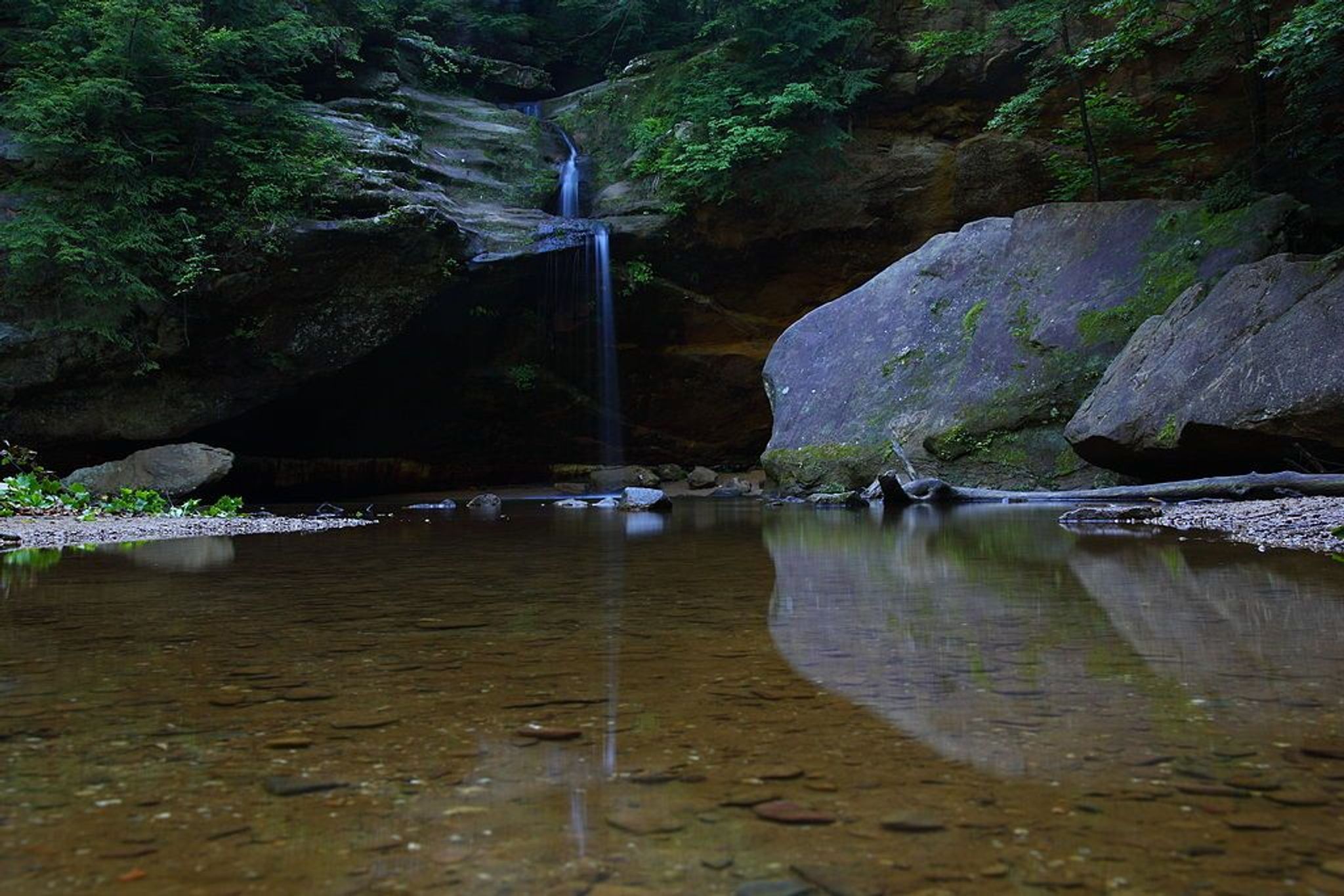 Old Man's Cave, another sight along the trail. Photo by ForestWander.