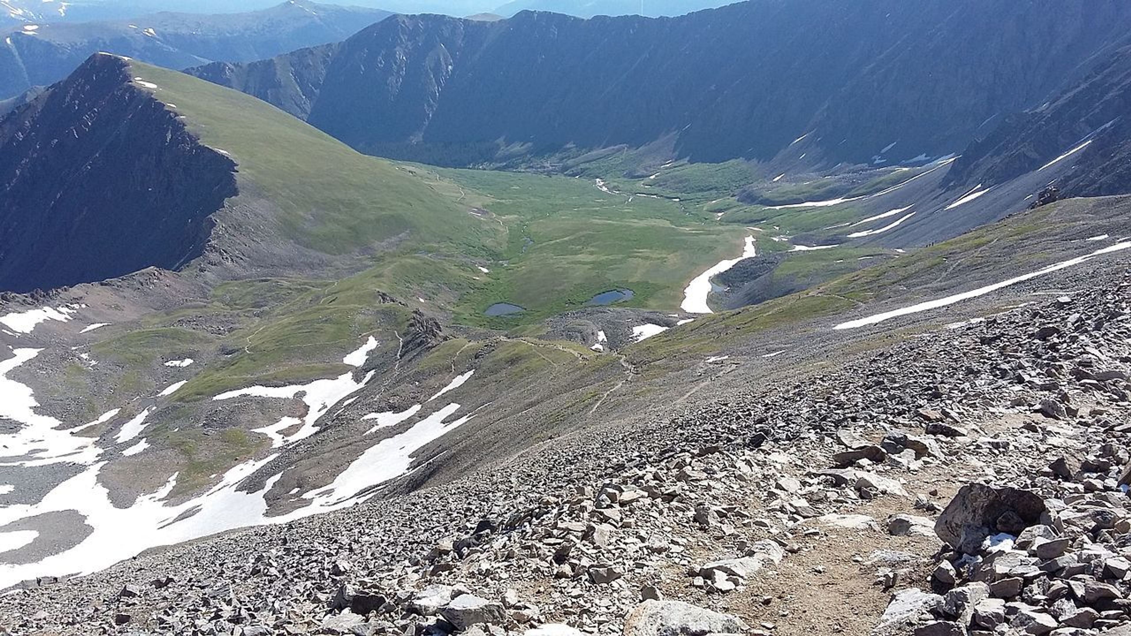 Grays Peak Trail viewed from high on Grays Peak. Photo by Xnatedawgx, wiki commons.