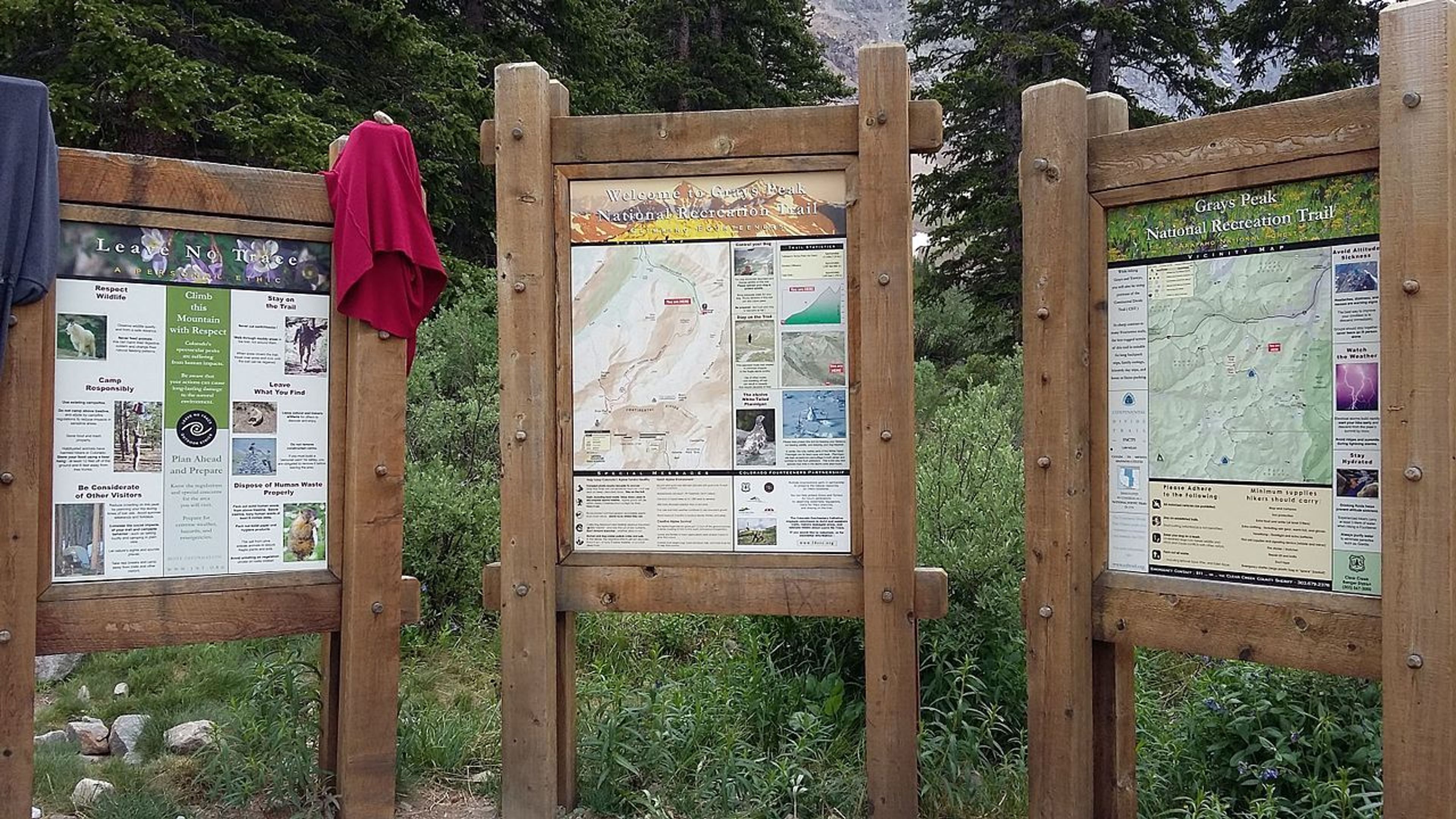 Information boards at Grays Peak Trailhead. Photo by Xnatedawgx, wiki commons.