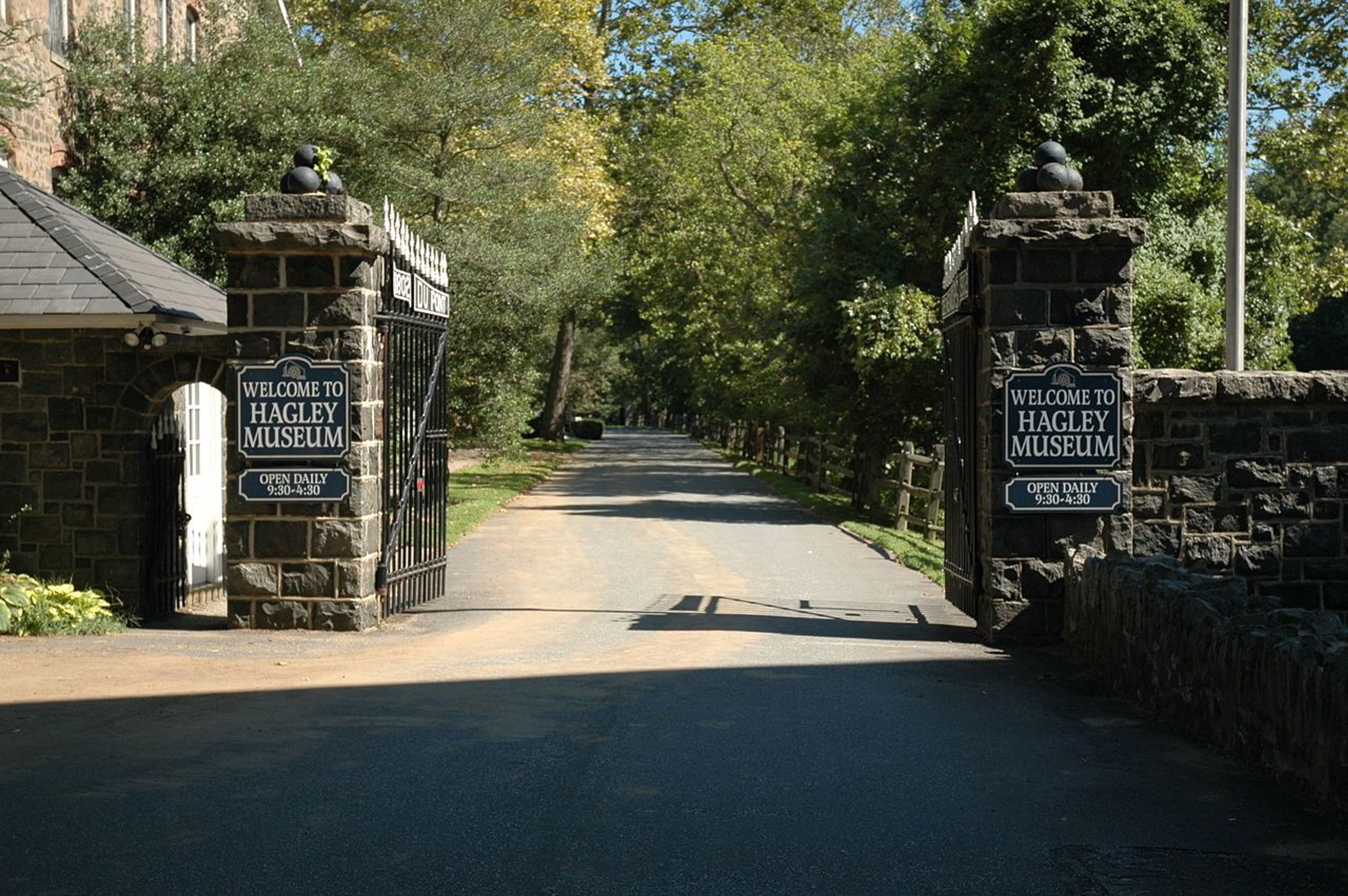 Entrance to Hagley Museum along the banks of the Brandywine Creek. Photo by Littleinfo/wiki.