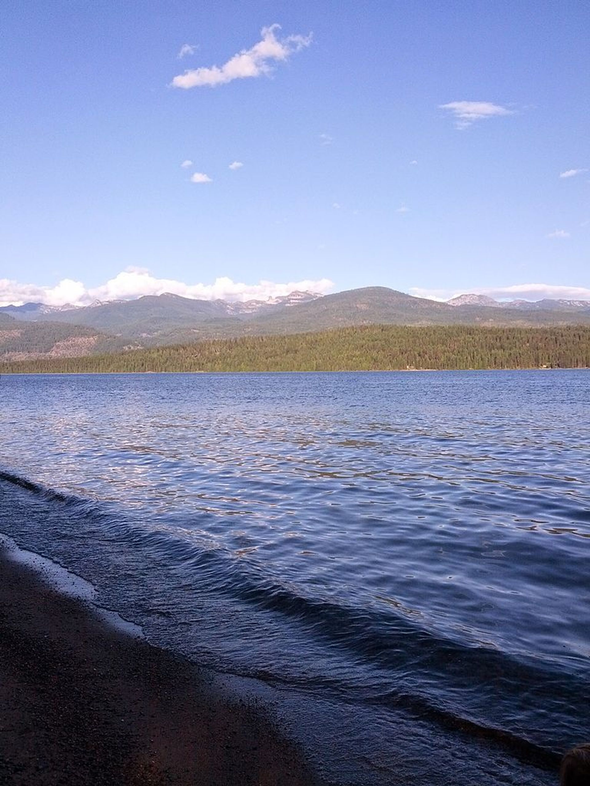 Reeder Bay on Priest Lake. Photo by Sbenak.