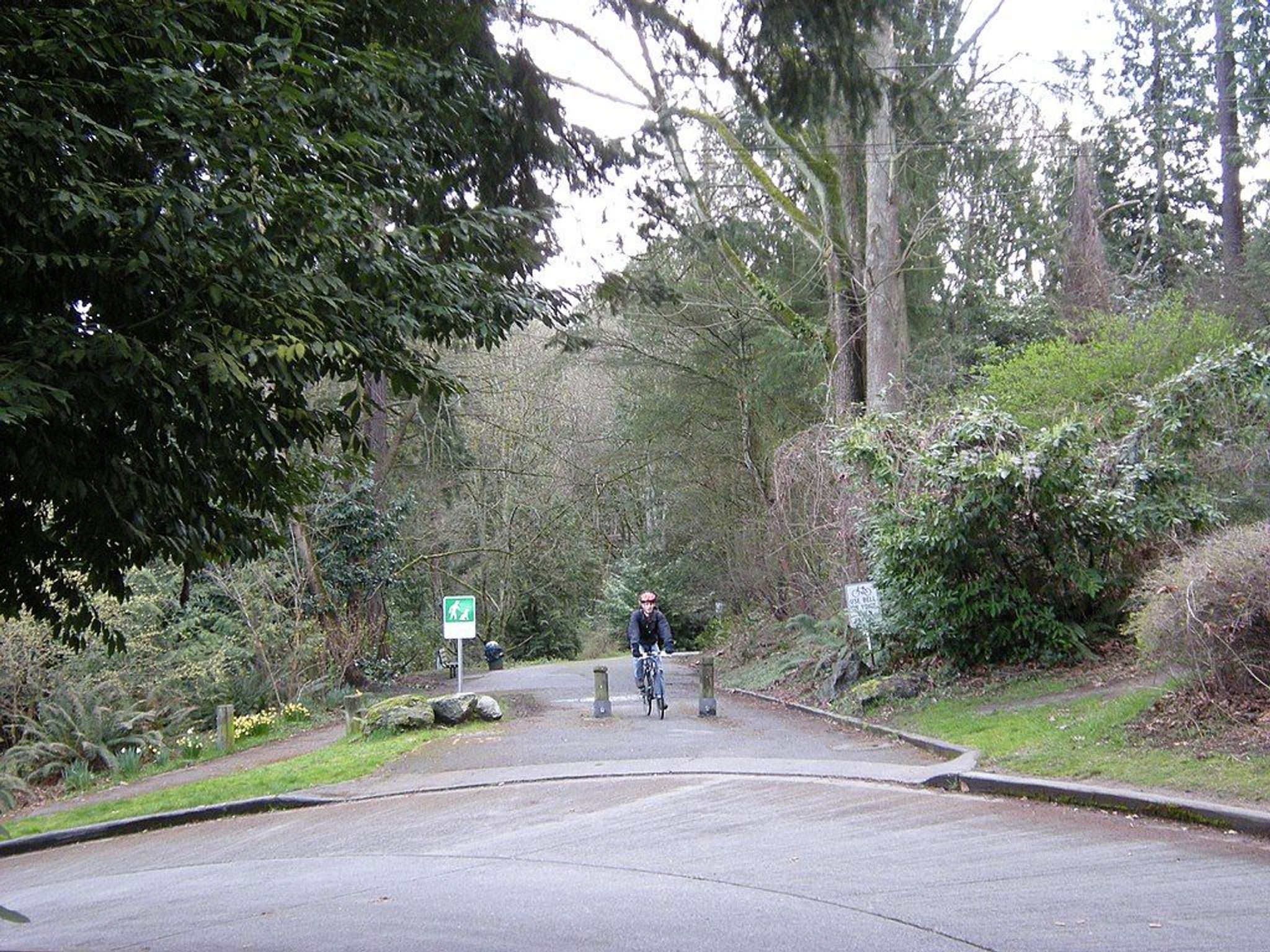 Washington Bike Path. Photo by Joe Mabel wiki.