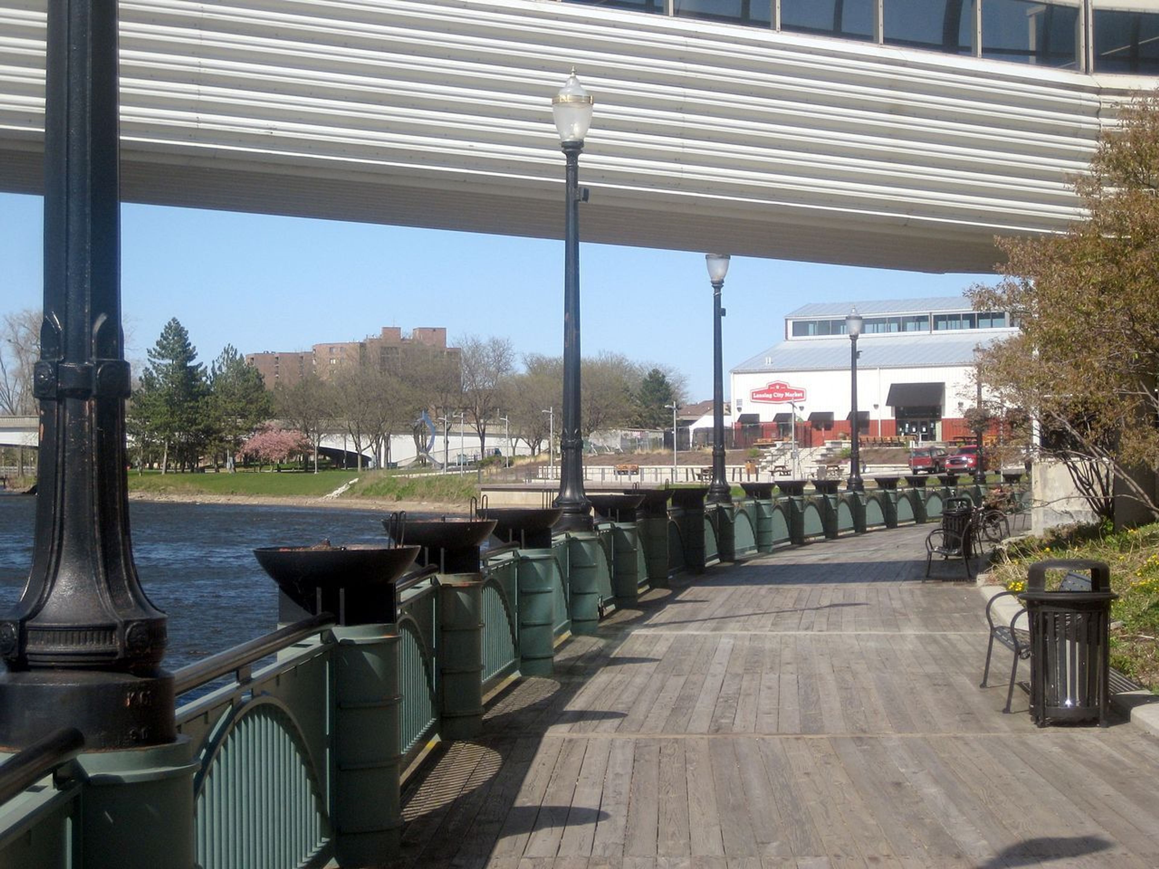 Lansing City Market along Grand River, downtown Lansing, Michigan. Photo by Dj1997/wiki.