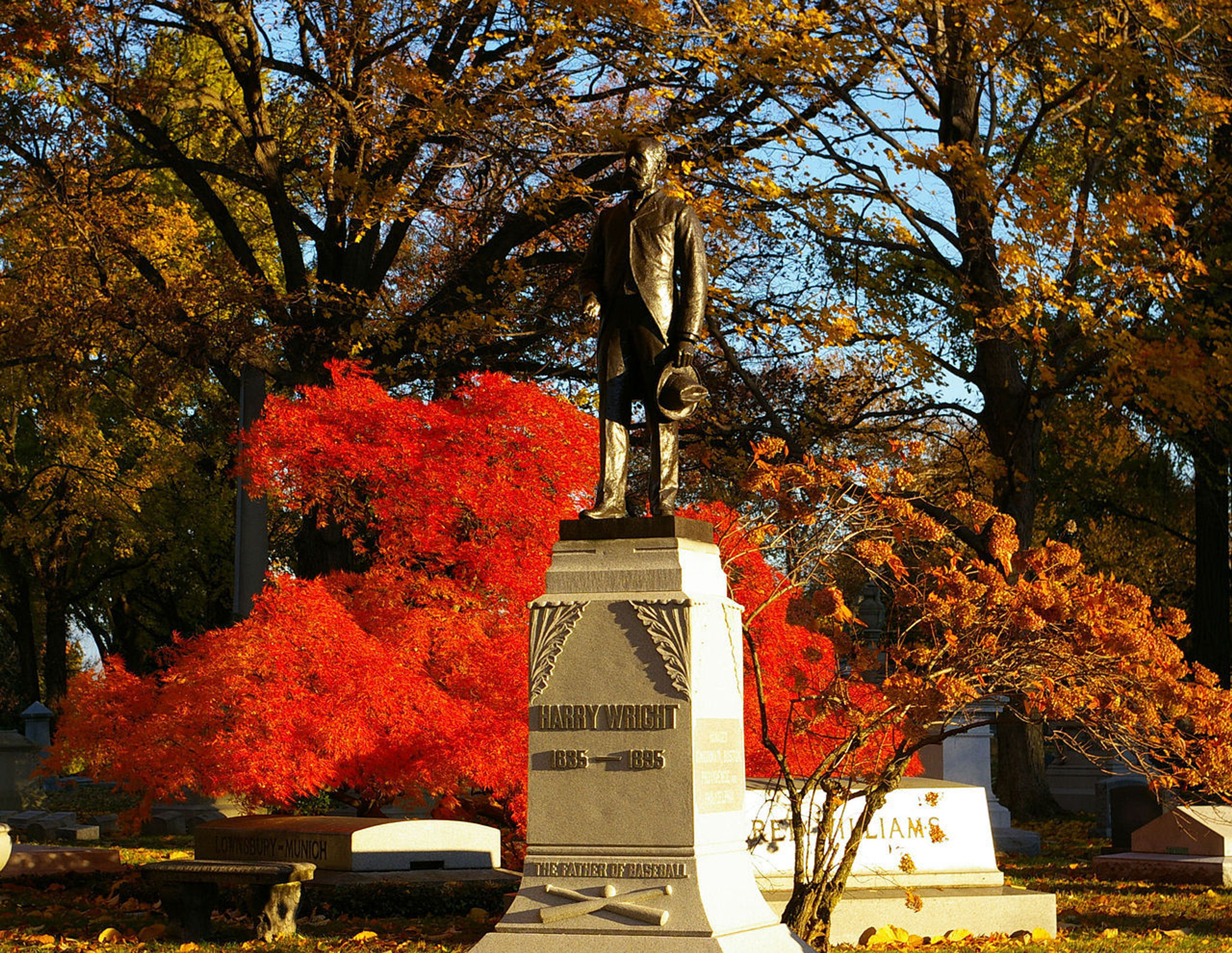 Laurel Hill Cemetery. Photo by Nevin Mann wiki.