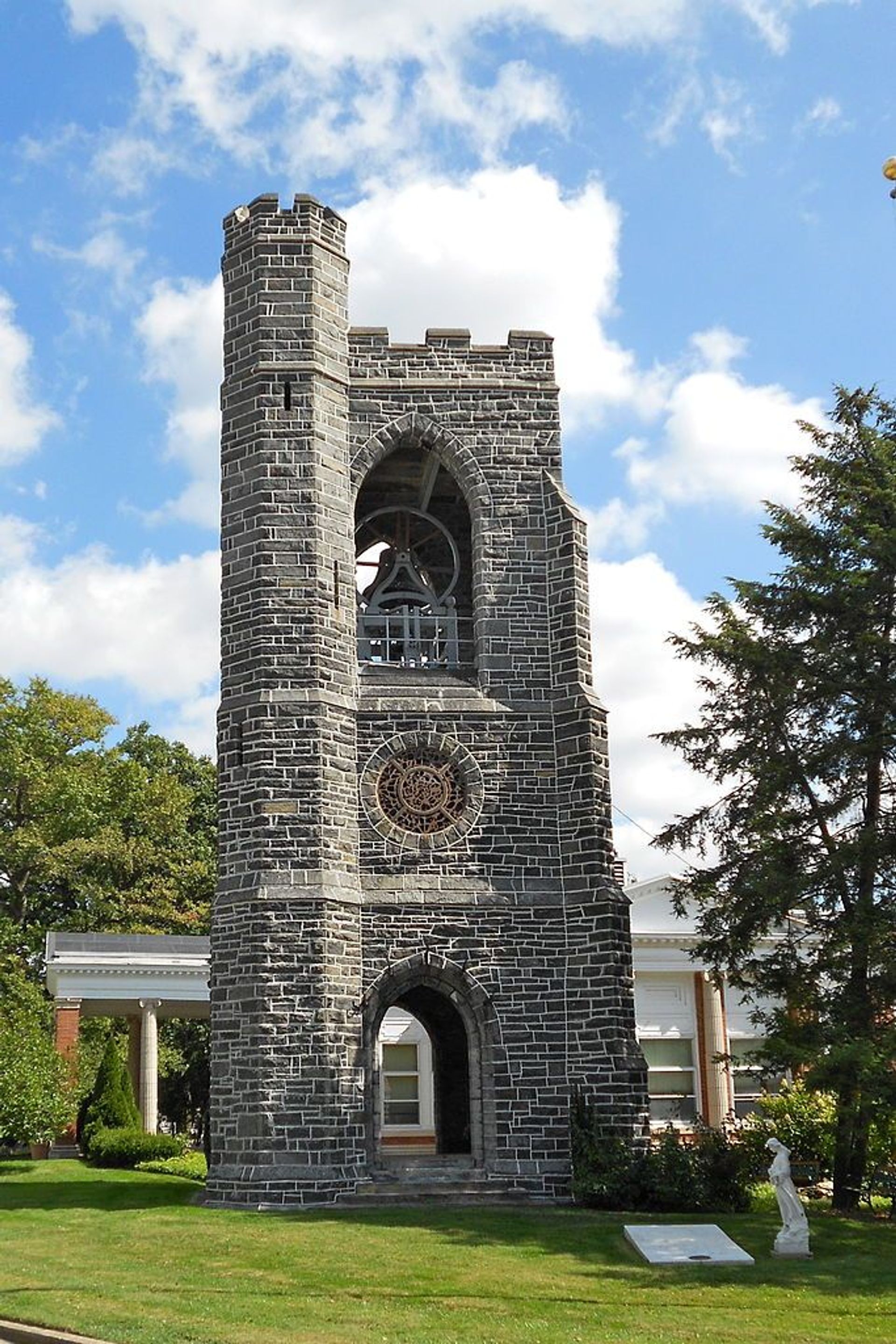 Tower West Laurel Hill Cemetery. Photo by Smallbones wiki.