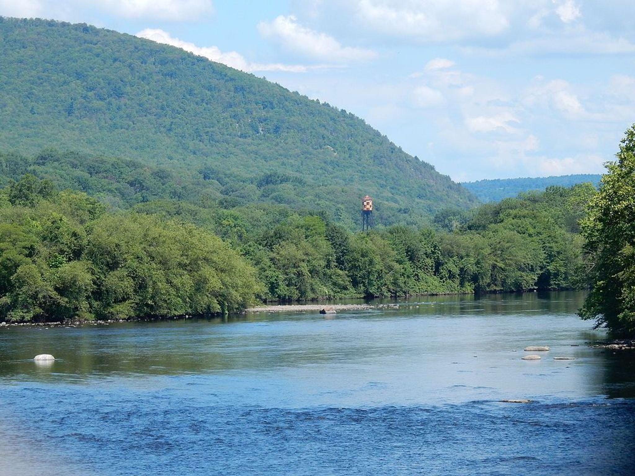 Lehigh River in Walnutport. Photo by Shuvaev wiki.