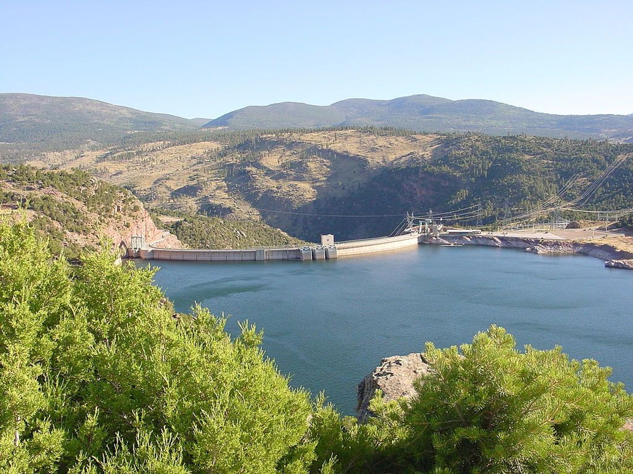 Flaming Gorge Dam top view. Photo by Frans-Banja Mulder wiki.