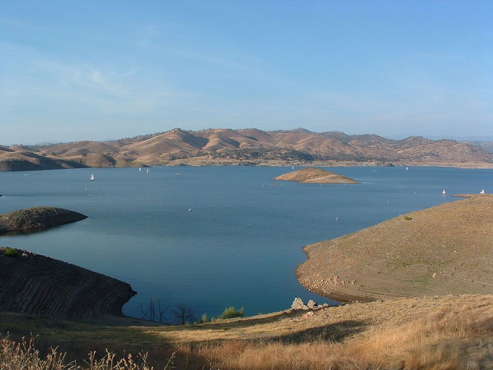 Millerton Lake. Photo by Kjkolb wiki.