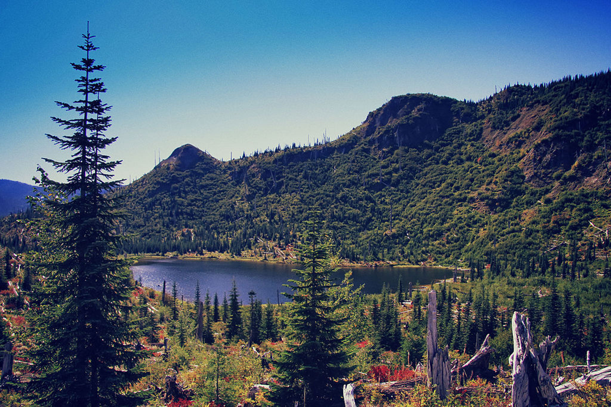 Meta Lake. Photo by Steven Pavlov wiki.