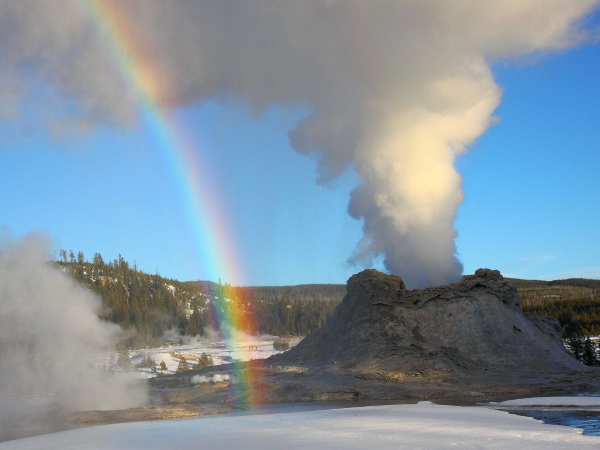 Steam phase of Castle Geyser with rainbow. Photo by I-Ting Chiang.