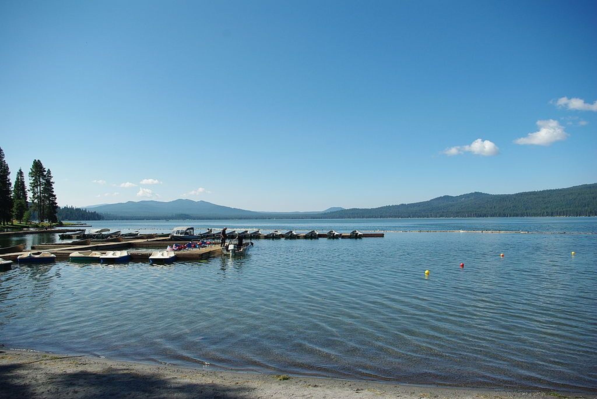 Diamond lake Marina. Photo by M.O. Stevens wiki.