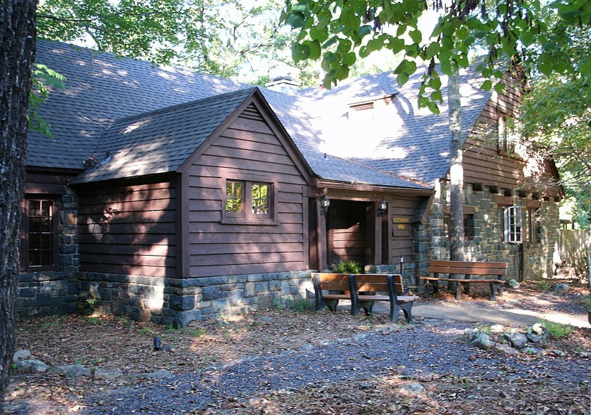 Sam A. Baker state park dining lodge. Photo by Kbh3rd wiki.