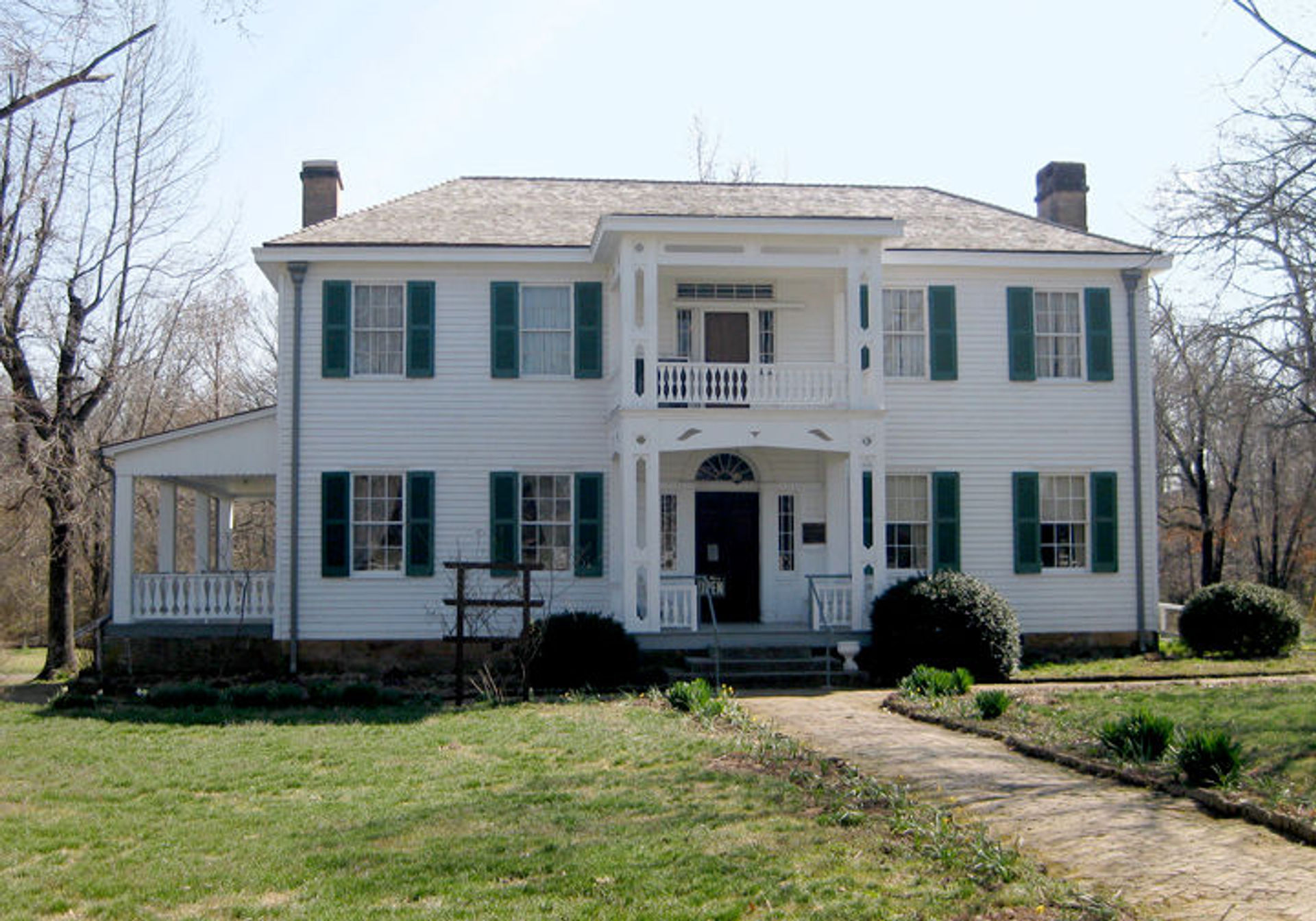 Murrell Home. Built in 1844-45 by George M. Murrell for his wife Minerva Ross. Photo by Uyvsdi/wiki.