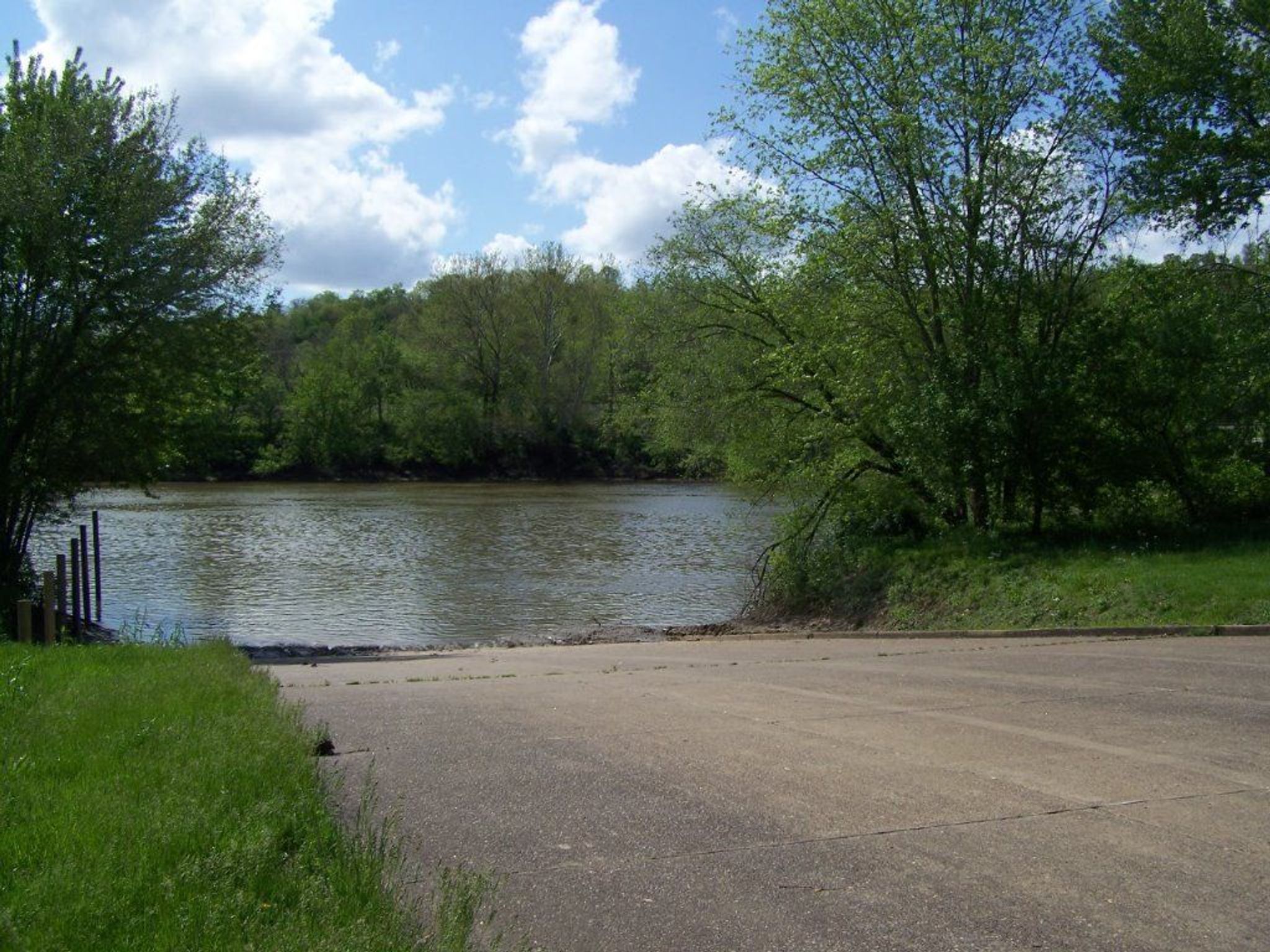 Trail access - Indian Acres, Marietta, OH. A large public boat ramp with ADA access, plenty of parking, restrooms.   Access is to the Muskingum River and its a 2 mile paddle downstream to the Ohio River Water Trail.