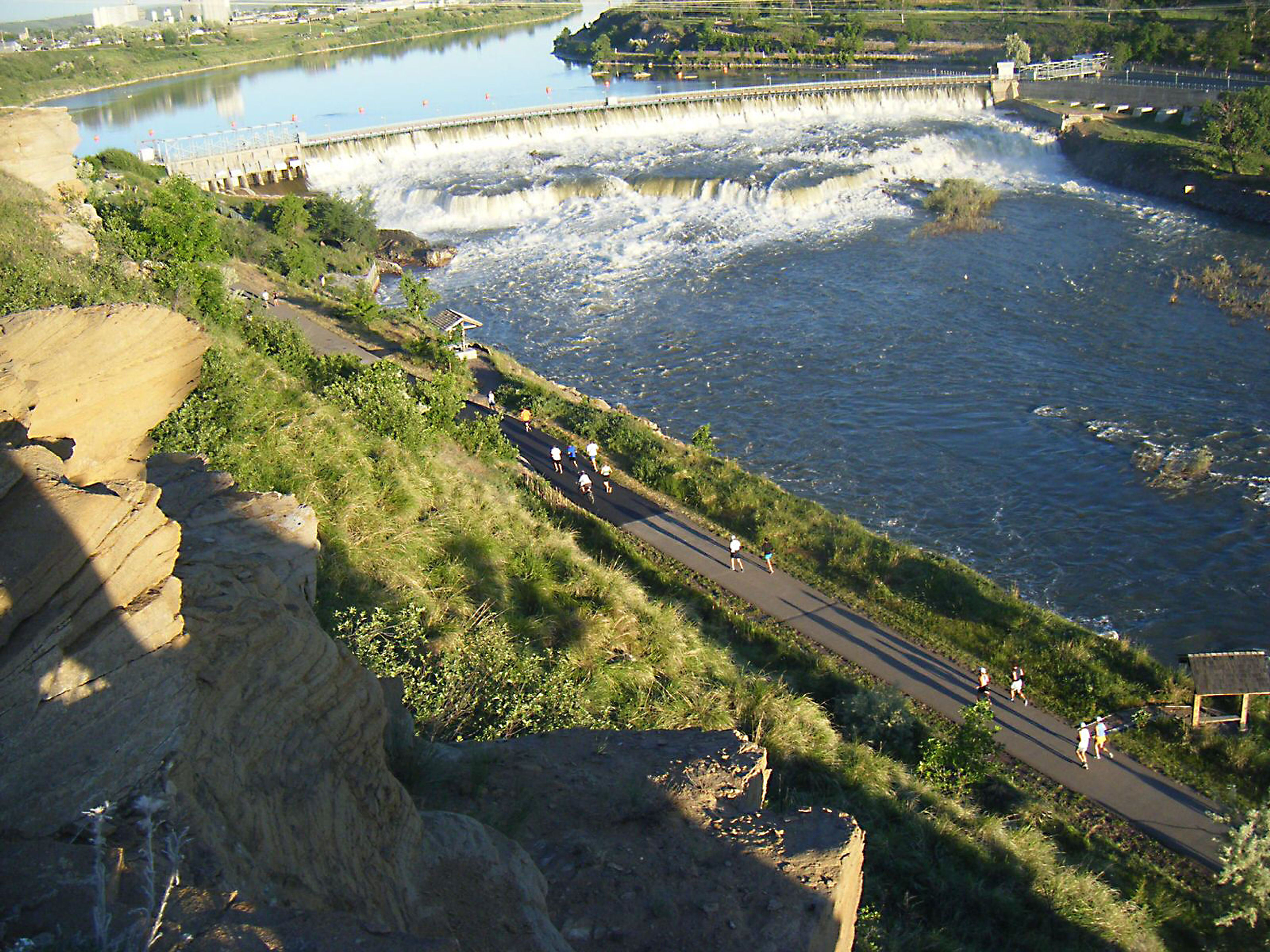 The trail runs along both sides of the historic Missouri River with spectacular views of parks, the river canyon, hydroelectric.