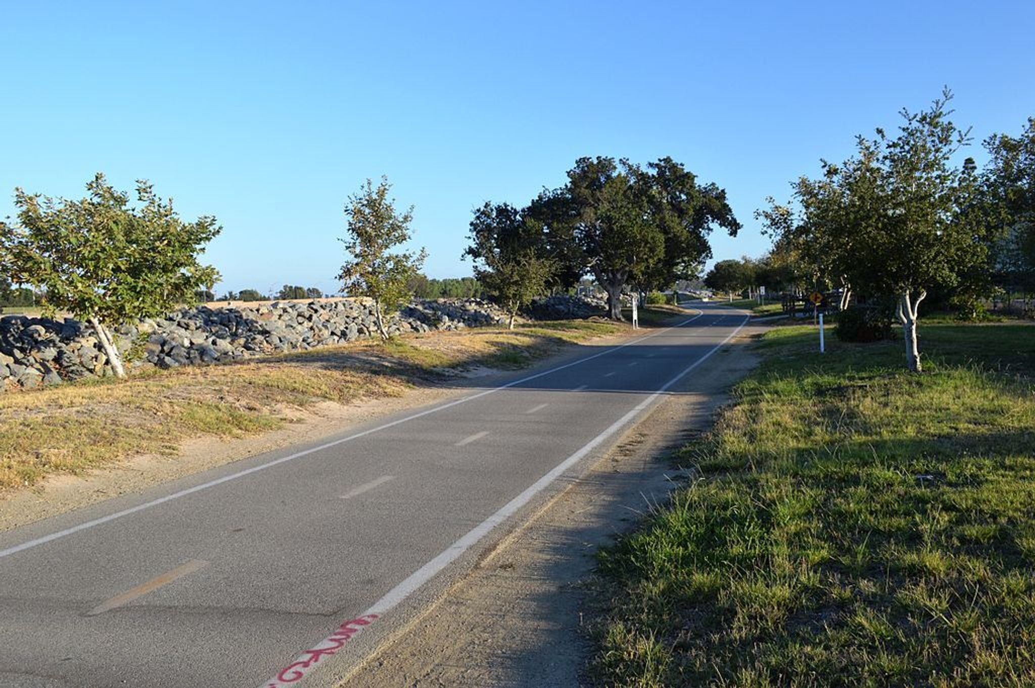 Santa Ana River Trail. Photo by Nandaro.