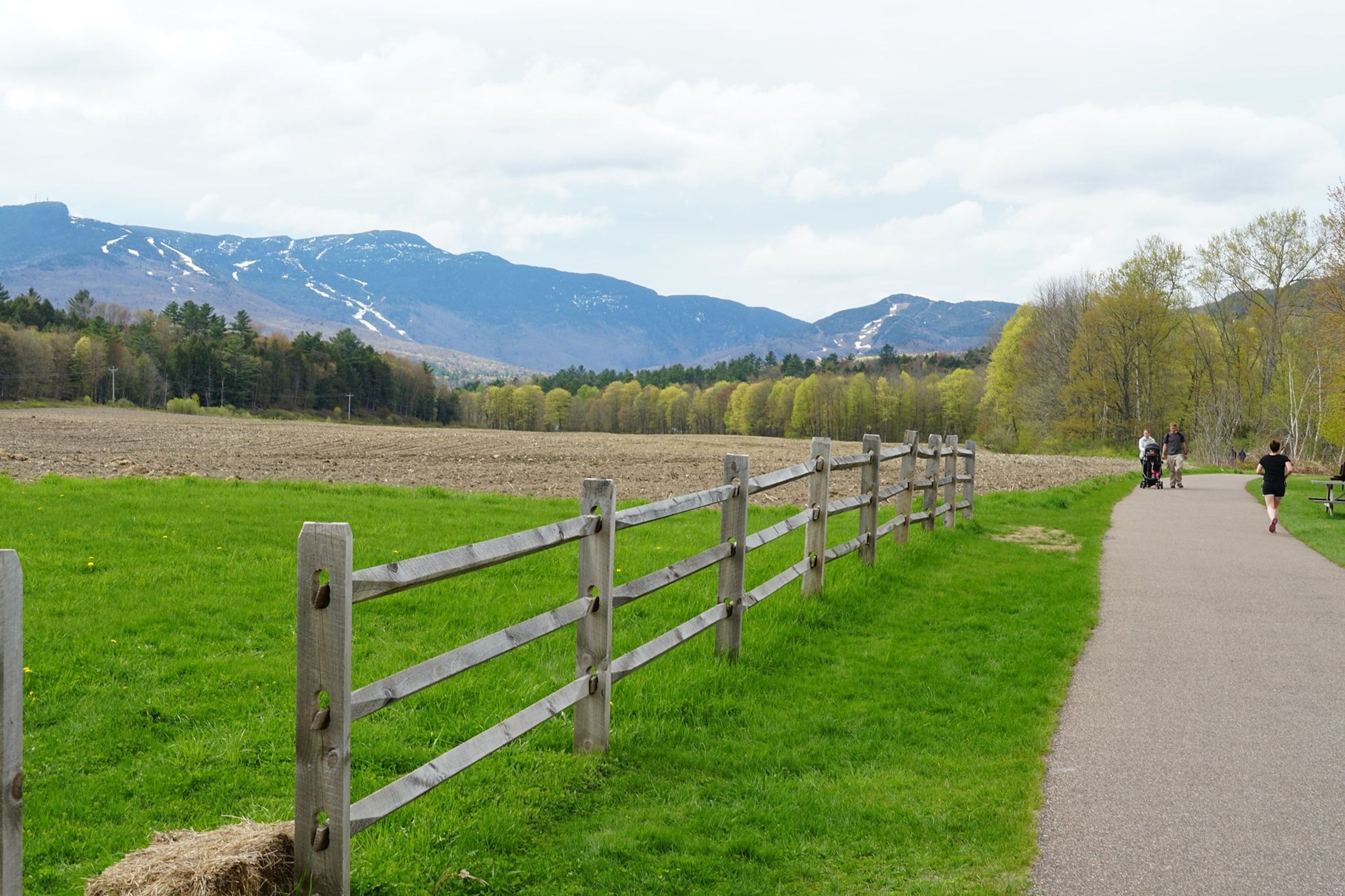 Mountain view on Stowe Recreation Path. Photo by Stowe Area Association.