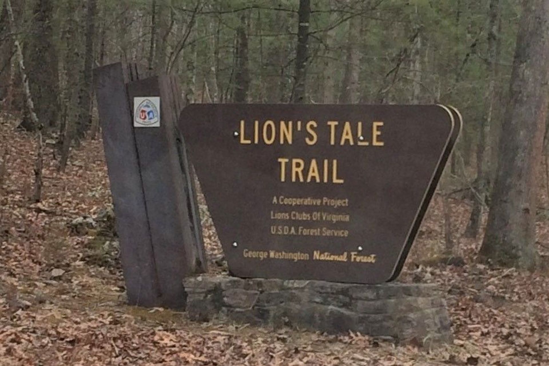 Trailhead sign with NRT logo. Photo by Lions Club: Basye-Bryce Mtn.