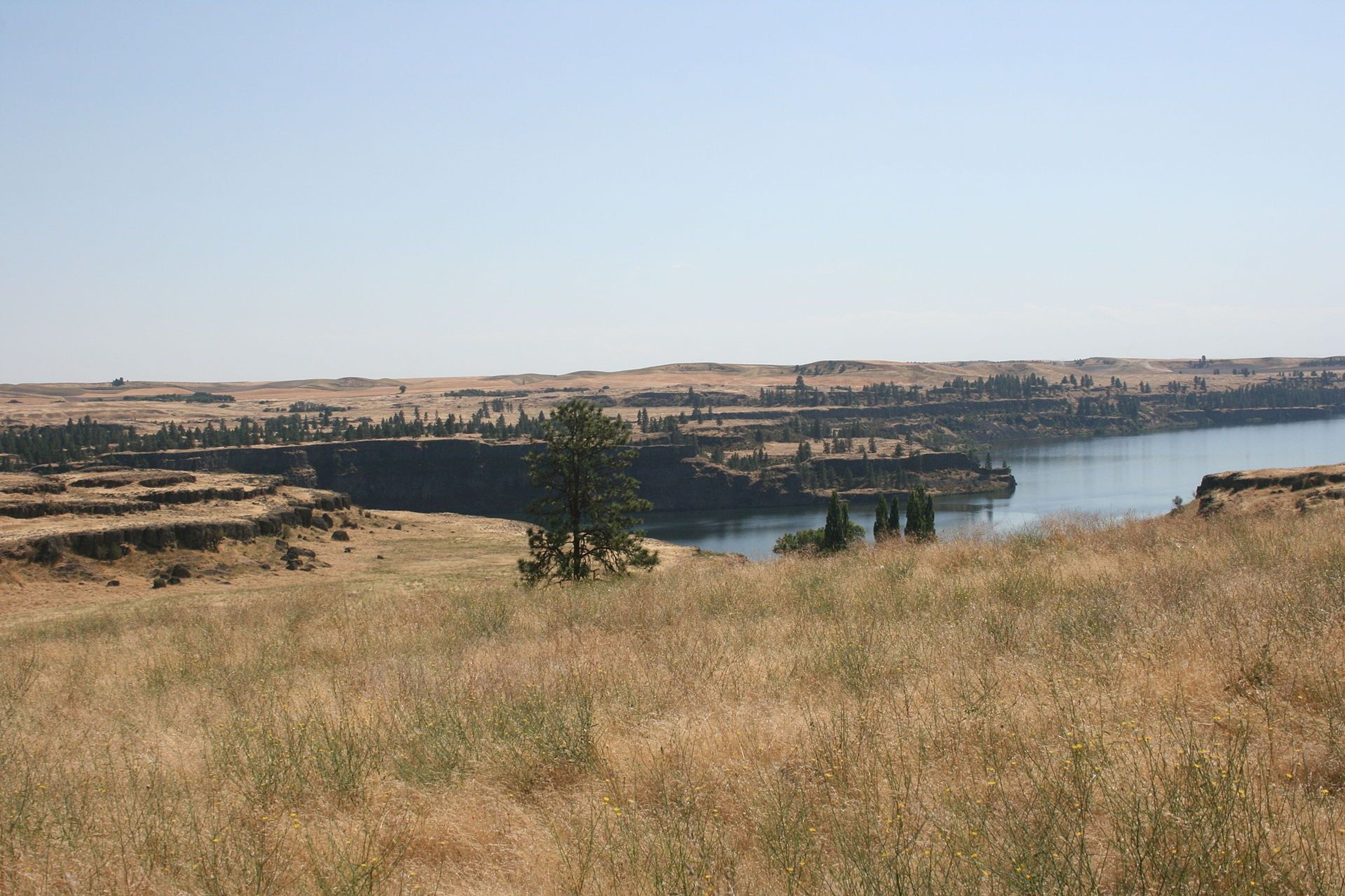 View of Rock Lake from Palouse to Cascades State Park Trail. Photo by Williamborg/wiki.