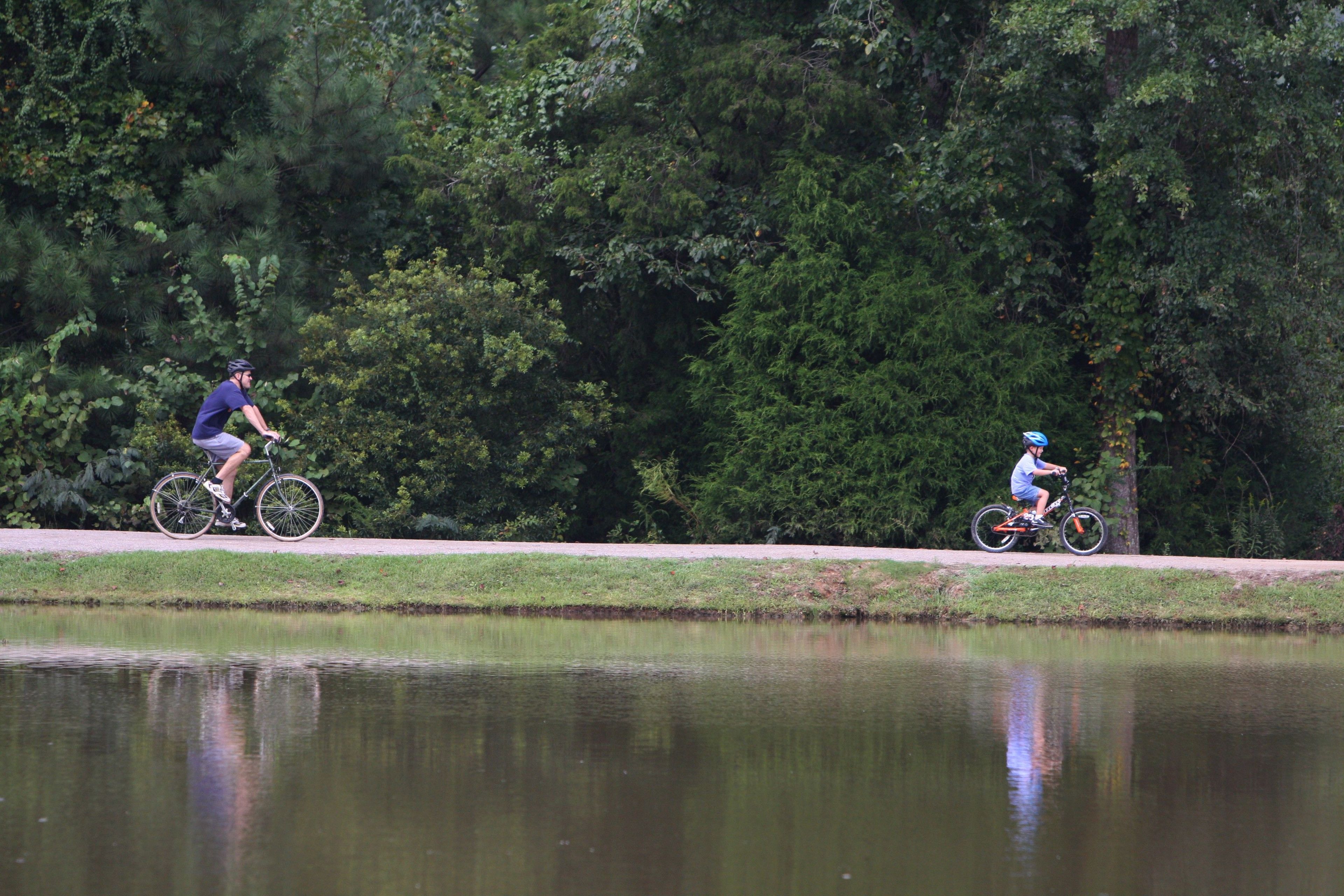 Bikers north of lake. Photo by Tommy Daniel.