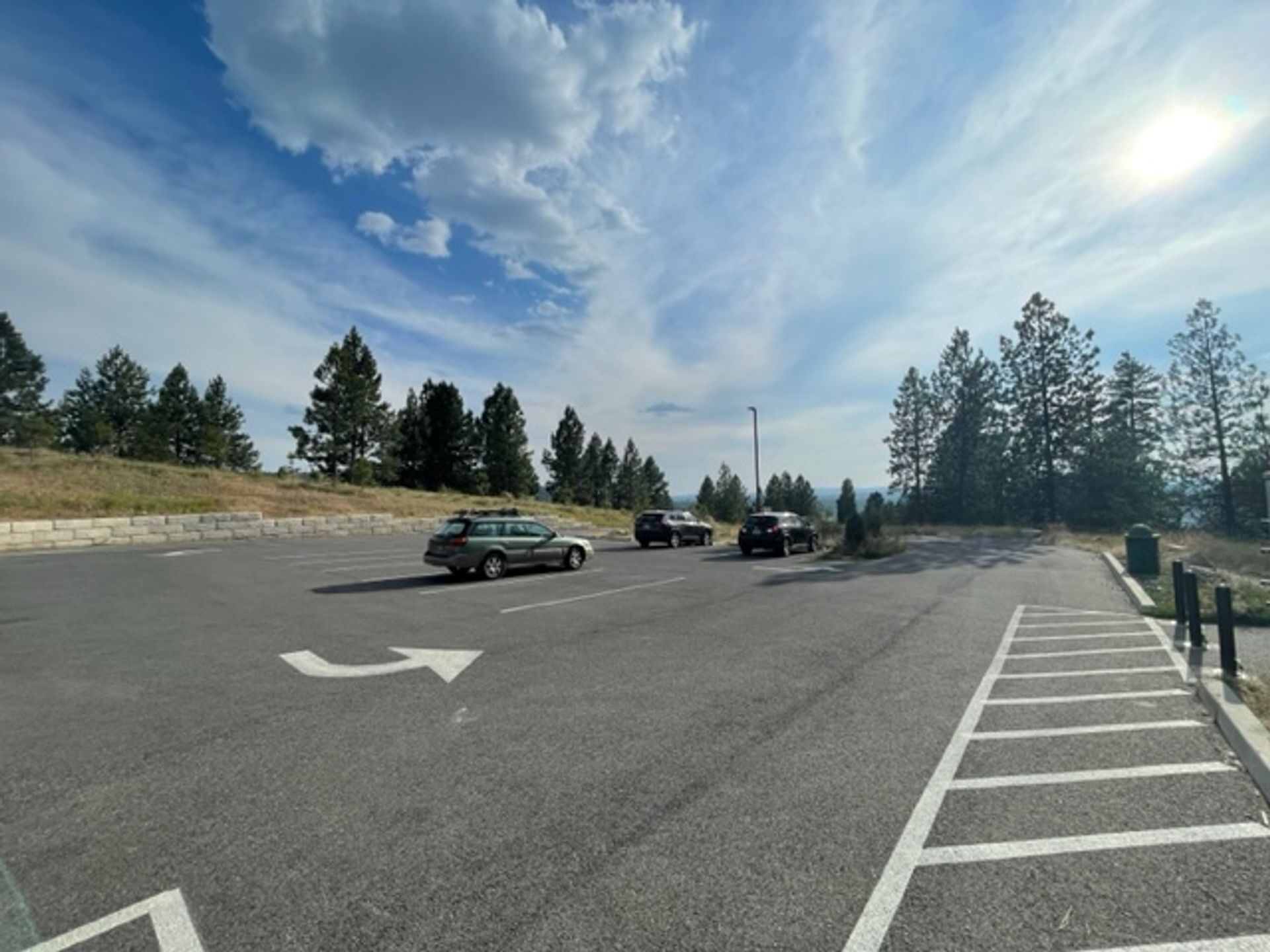 Nice paved parking lot at Glenrose Trailhead