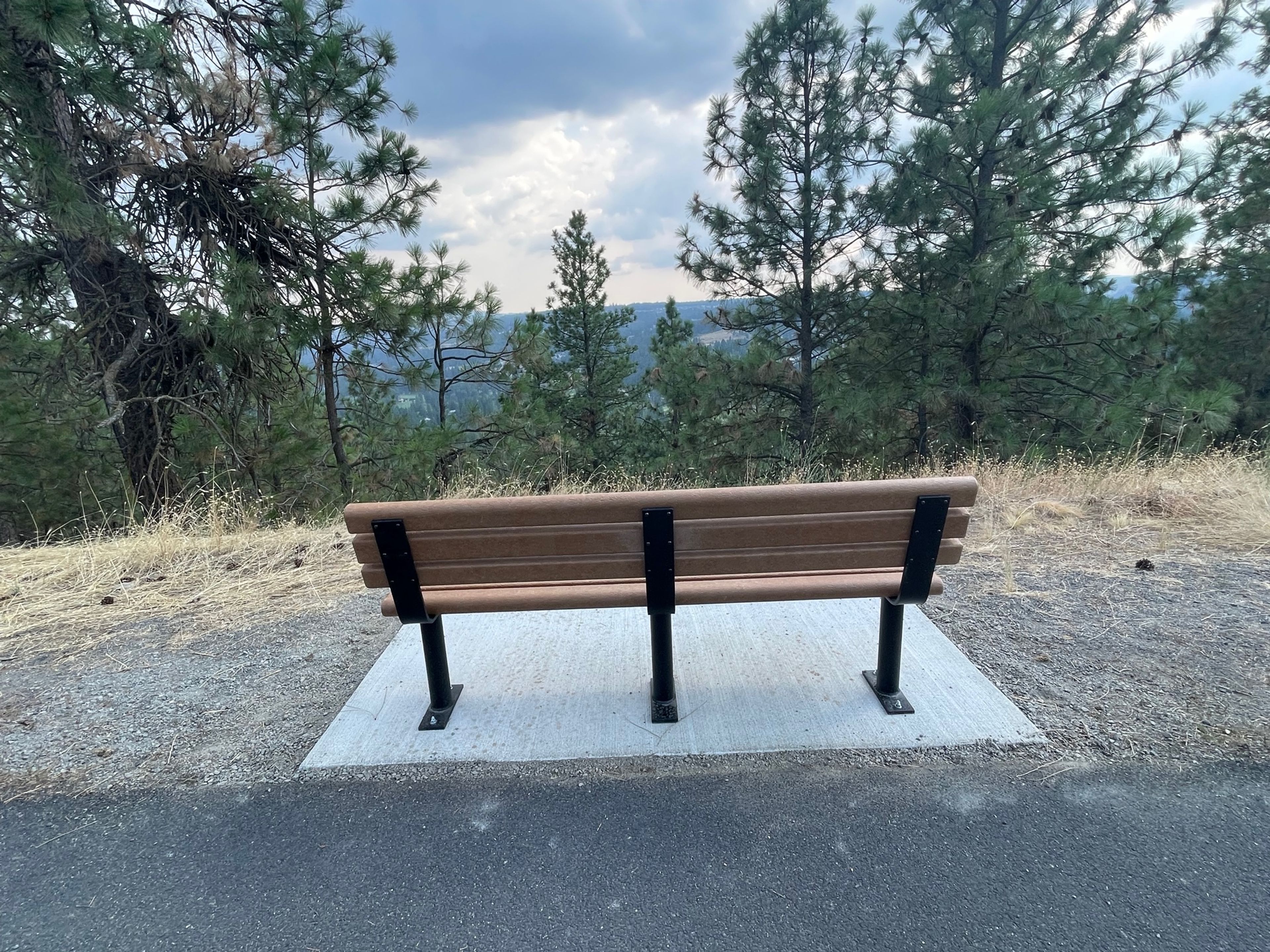 Great bench along High Drive with wonderful views of the Bluff!