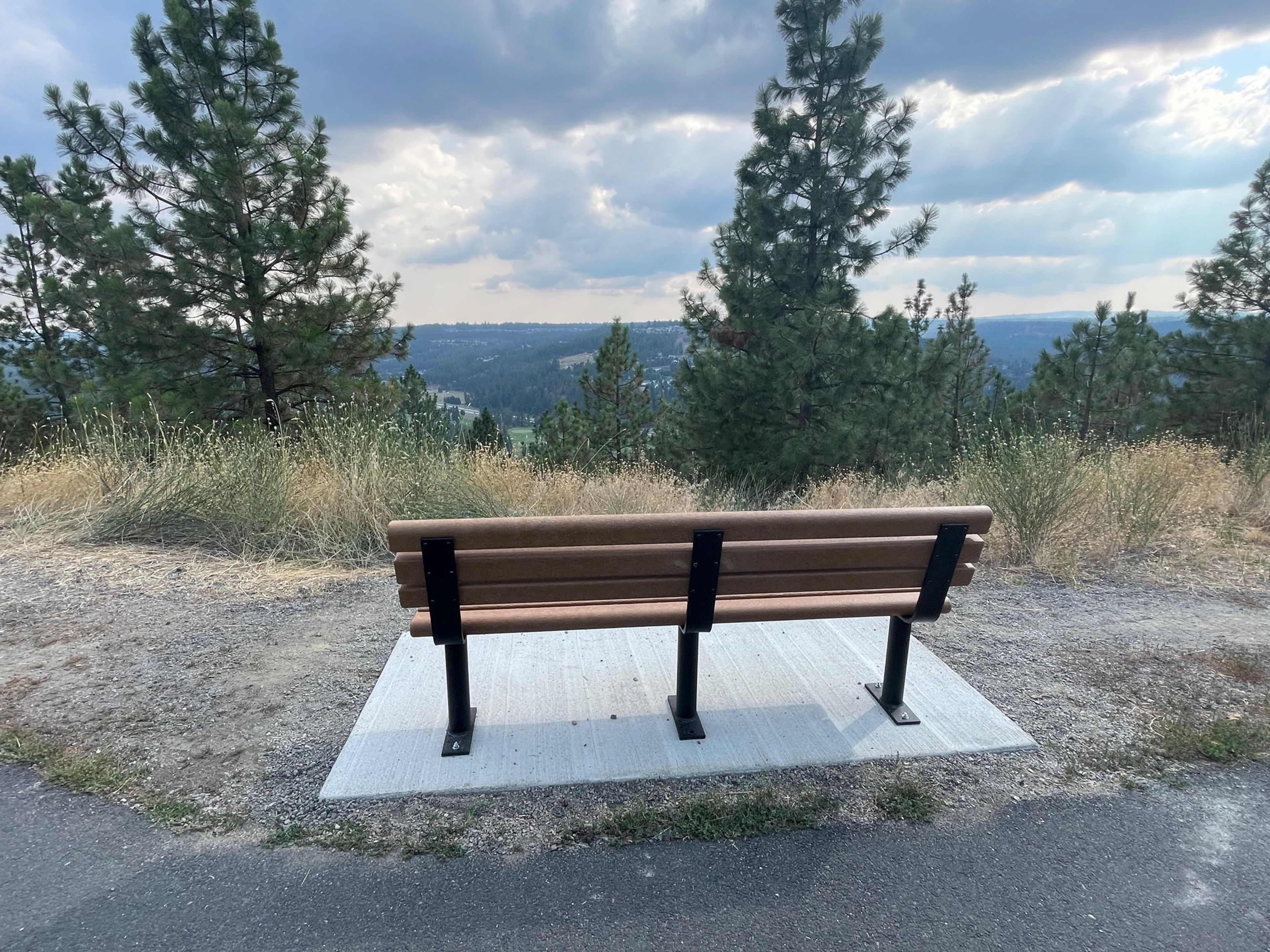 Great bench along High Drive with wonderful views of the Bluff!