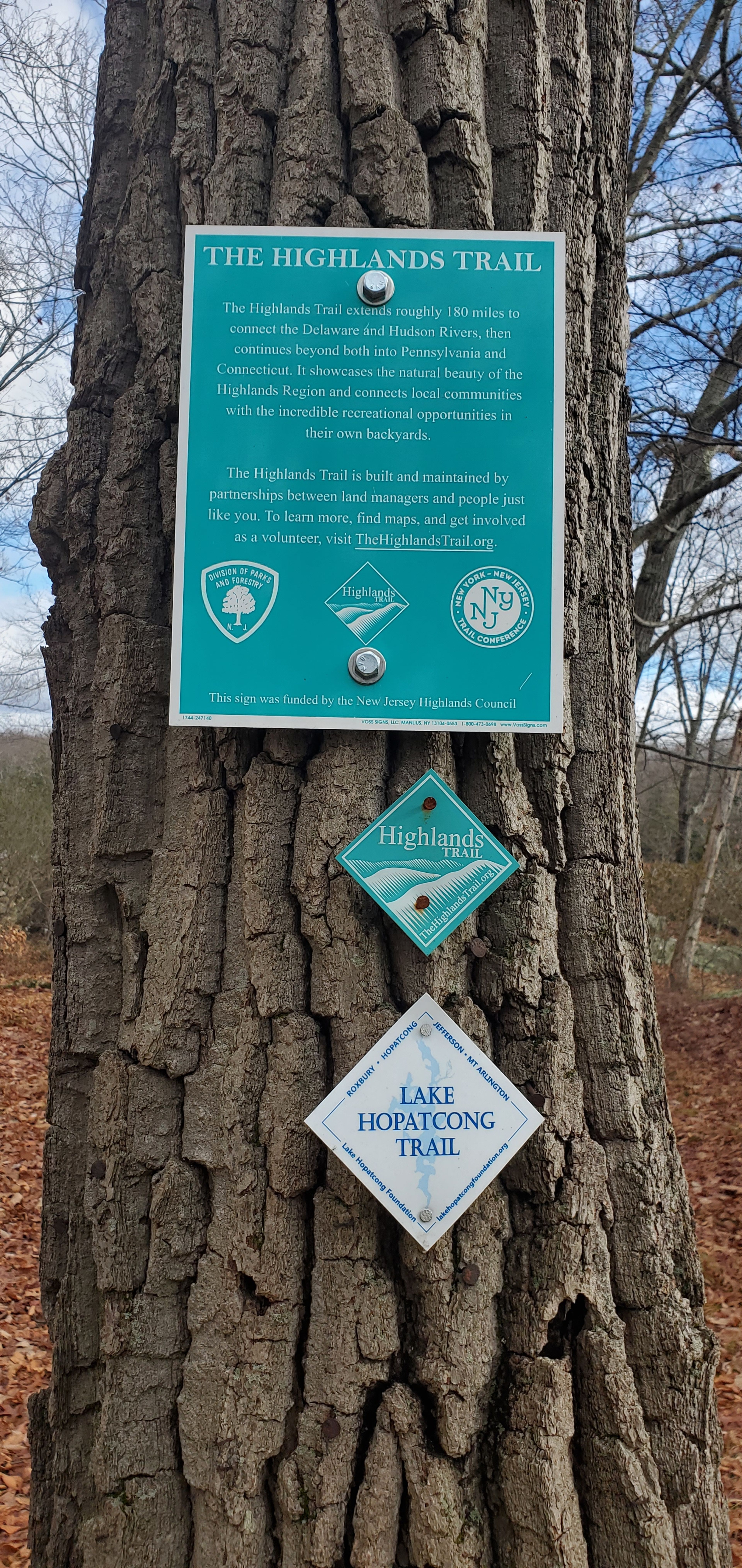 Trail head at the end of Aladdin Tr (the street) entering Hudson Farm property to Bear Pond