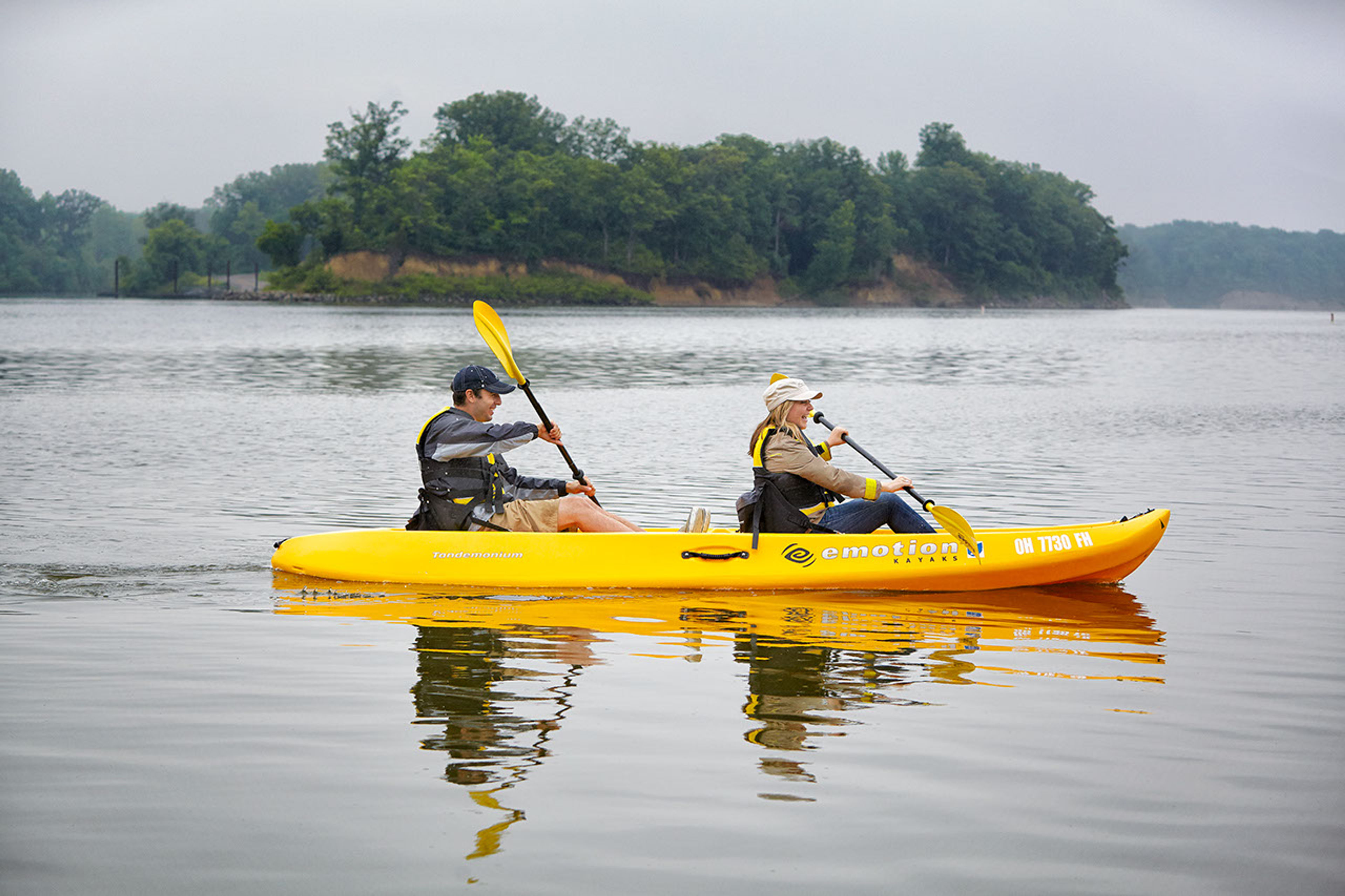 A man and women kayaking on Deer Creek Lake at Deer Creek State Park.