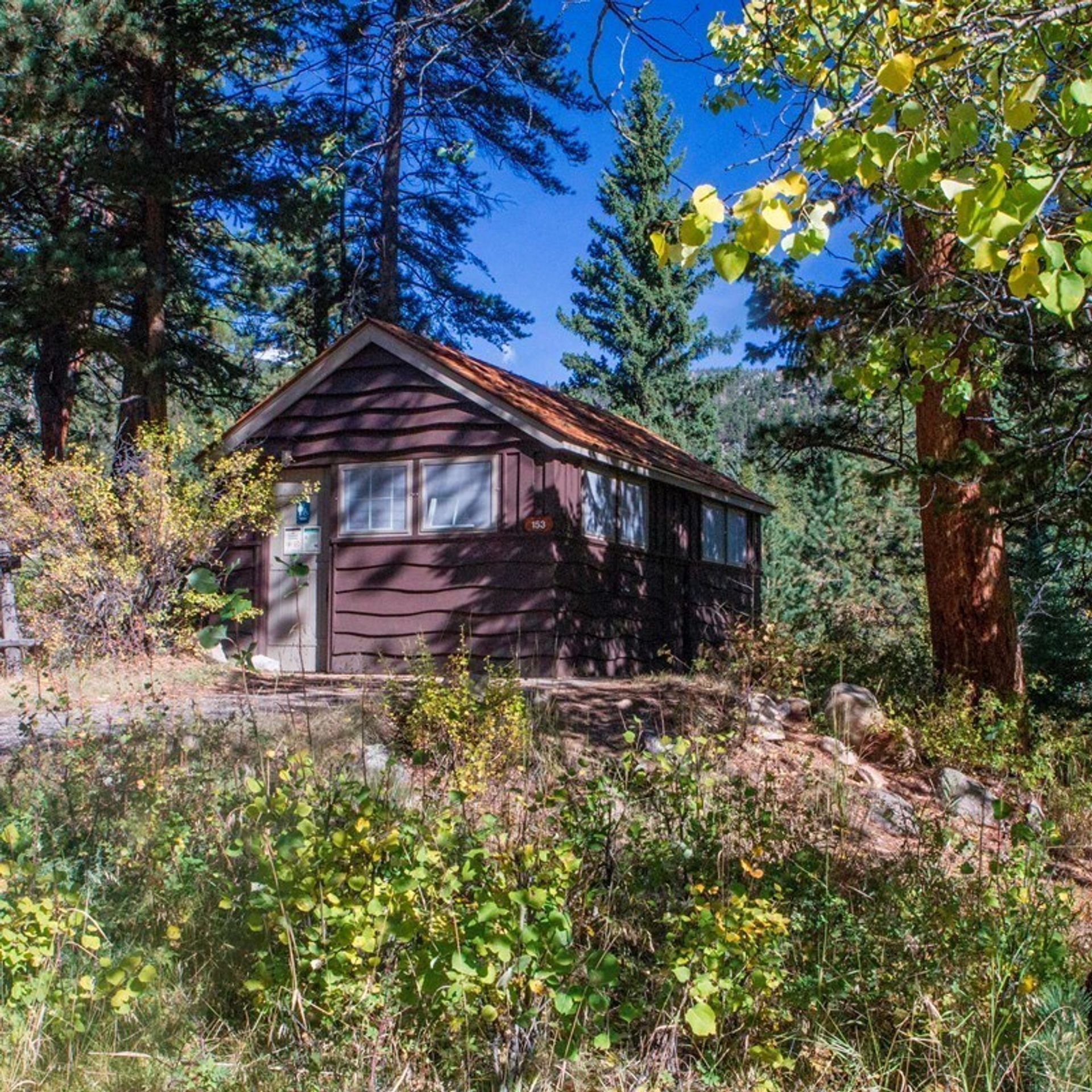 Photo of a comfort station in Aspenglen Campground.