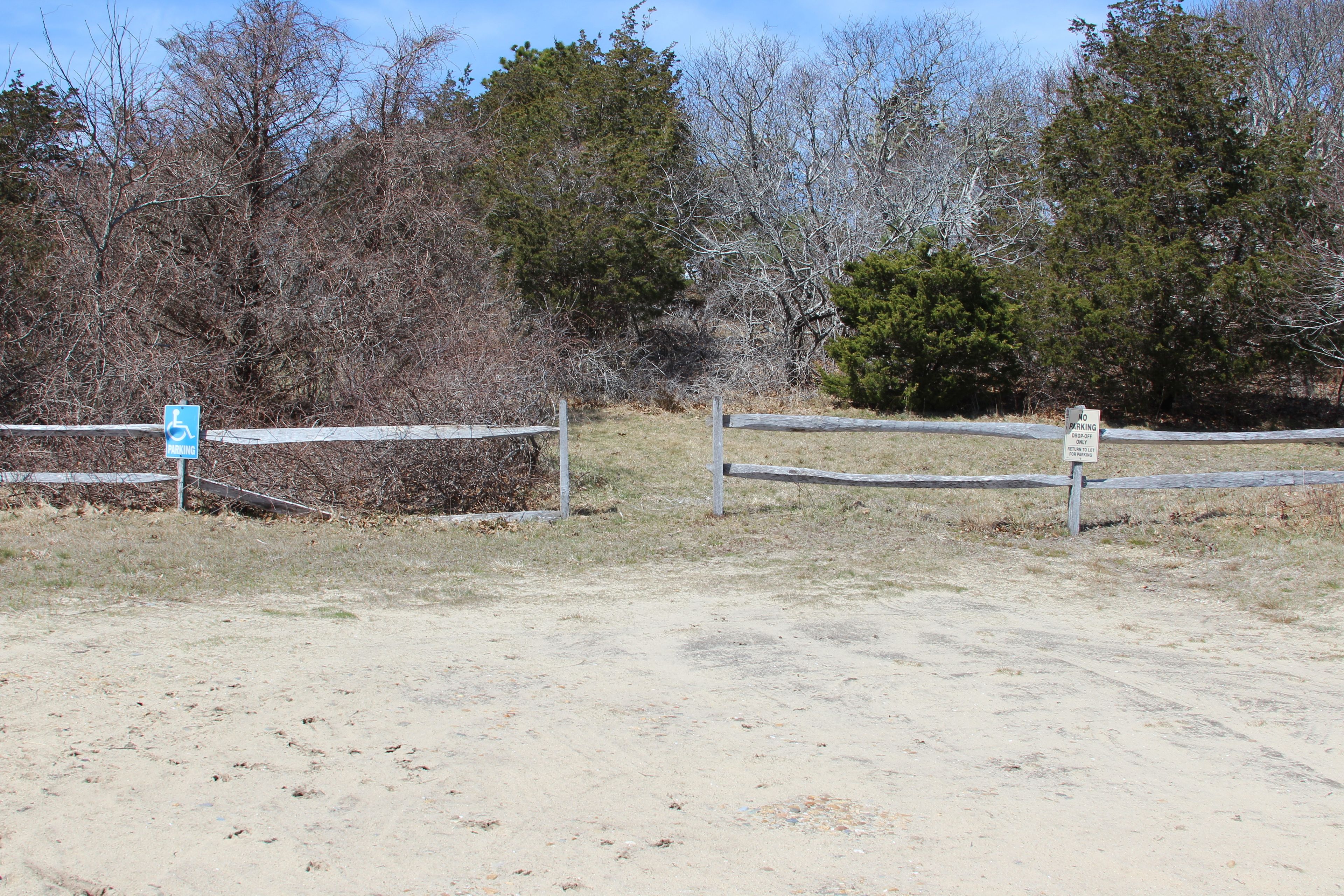 handicapped parking and boat launch drop off