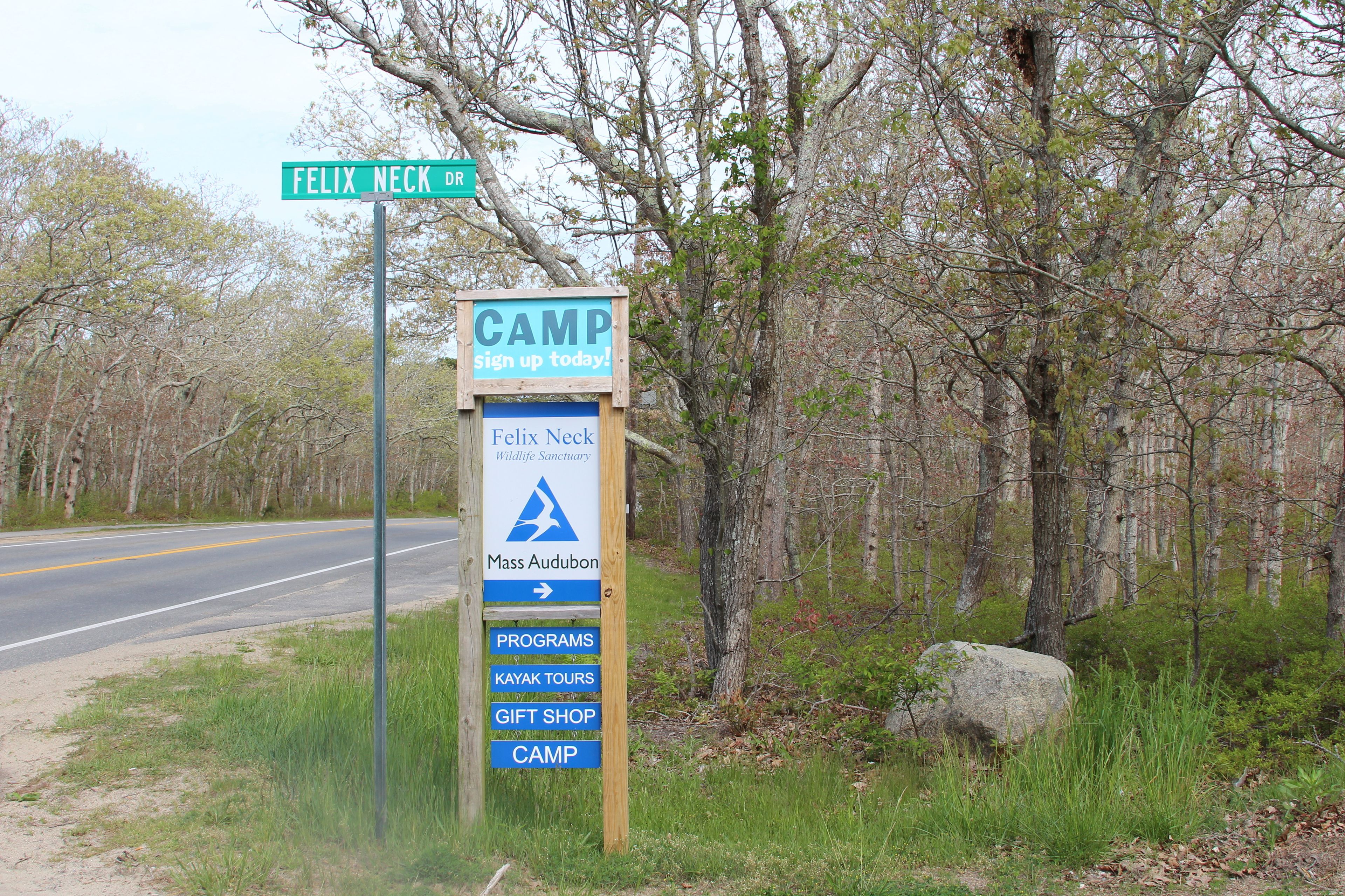 sign at Edgartown-Vineyard Haven Road