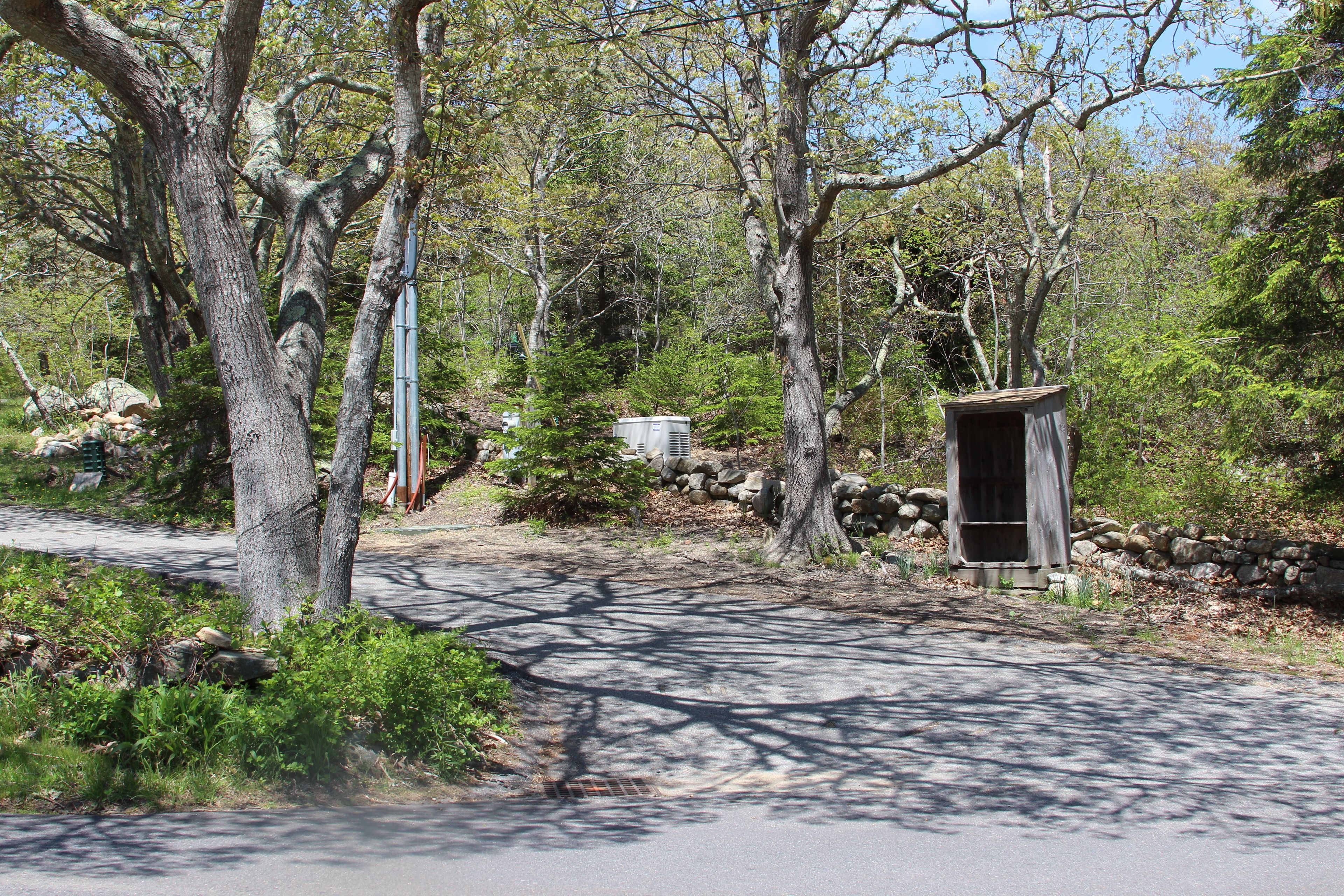 entry to Peaked Hill Road from Middle Road (from west)