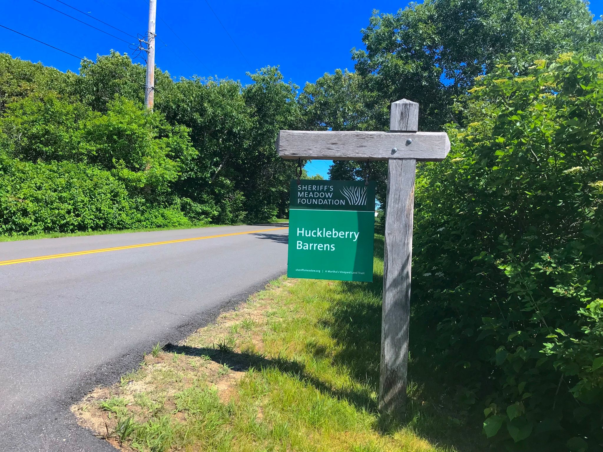 Sign off the road to entrance with parking access.