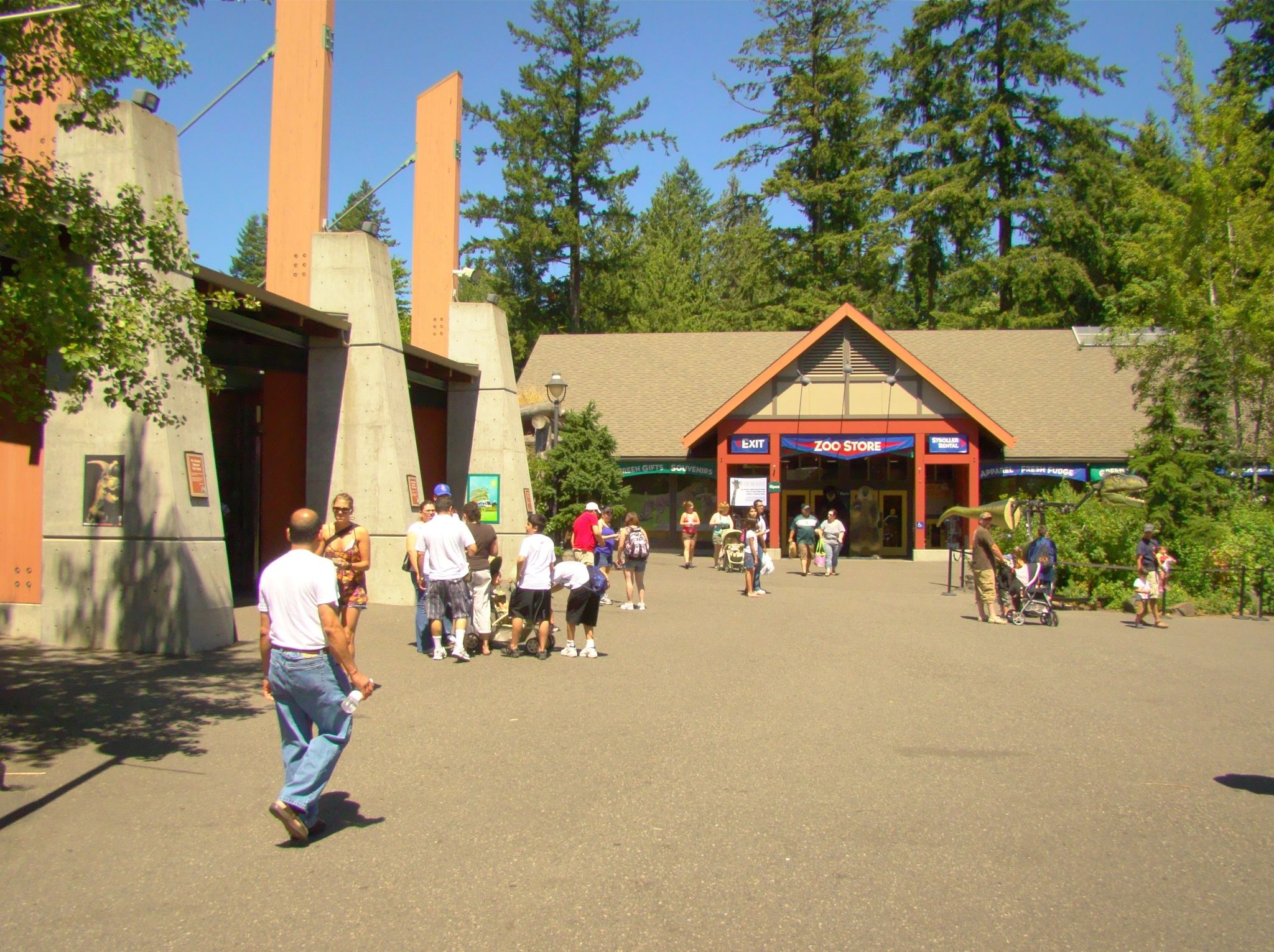 Oregon_Zoo__Portland__Oregon__USA_-inside_entrance-25July2010.jpg