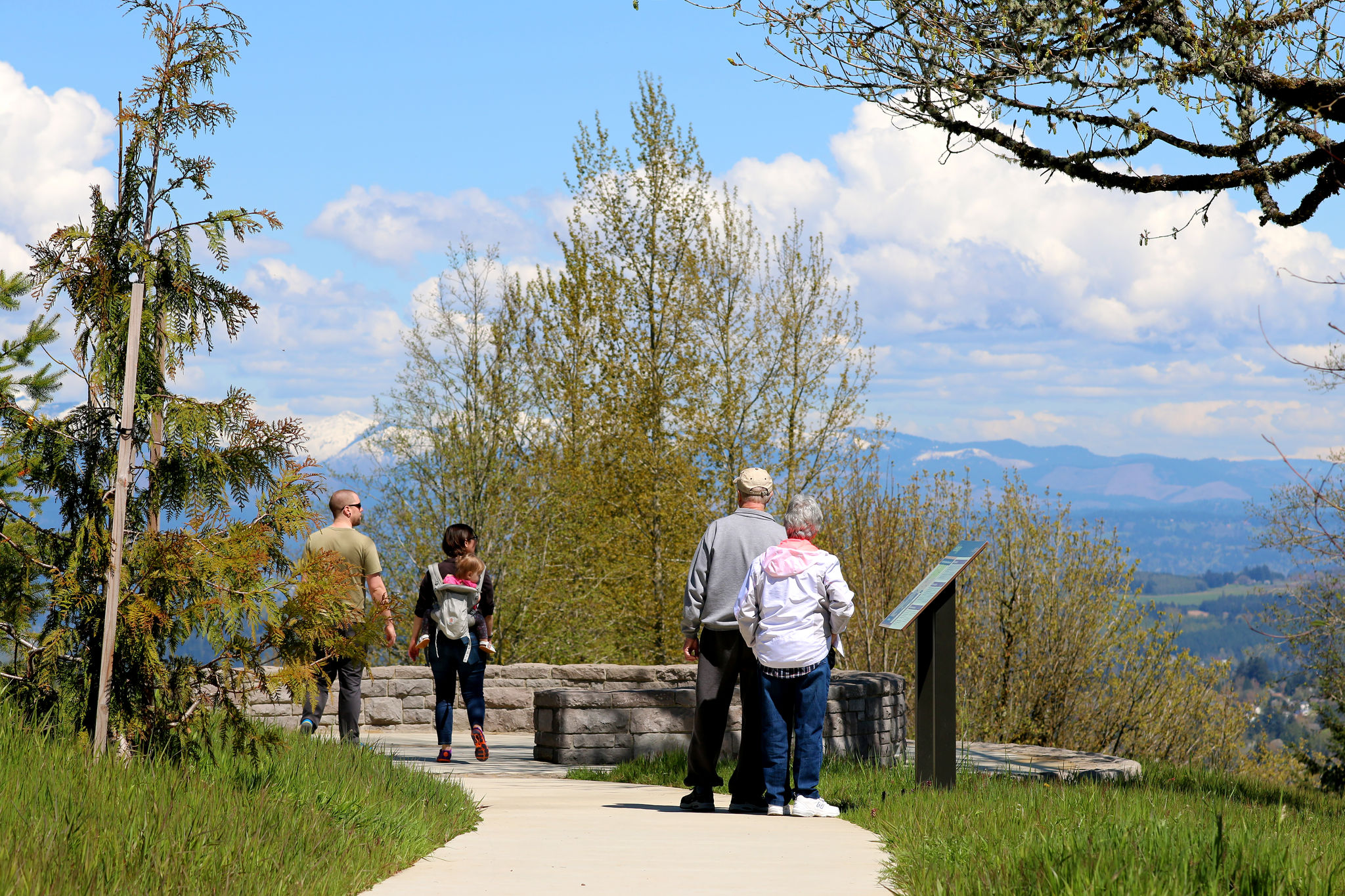 Visitors_Hogan_Butte_viewpoint_spring.jpg