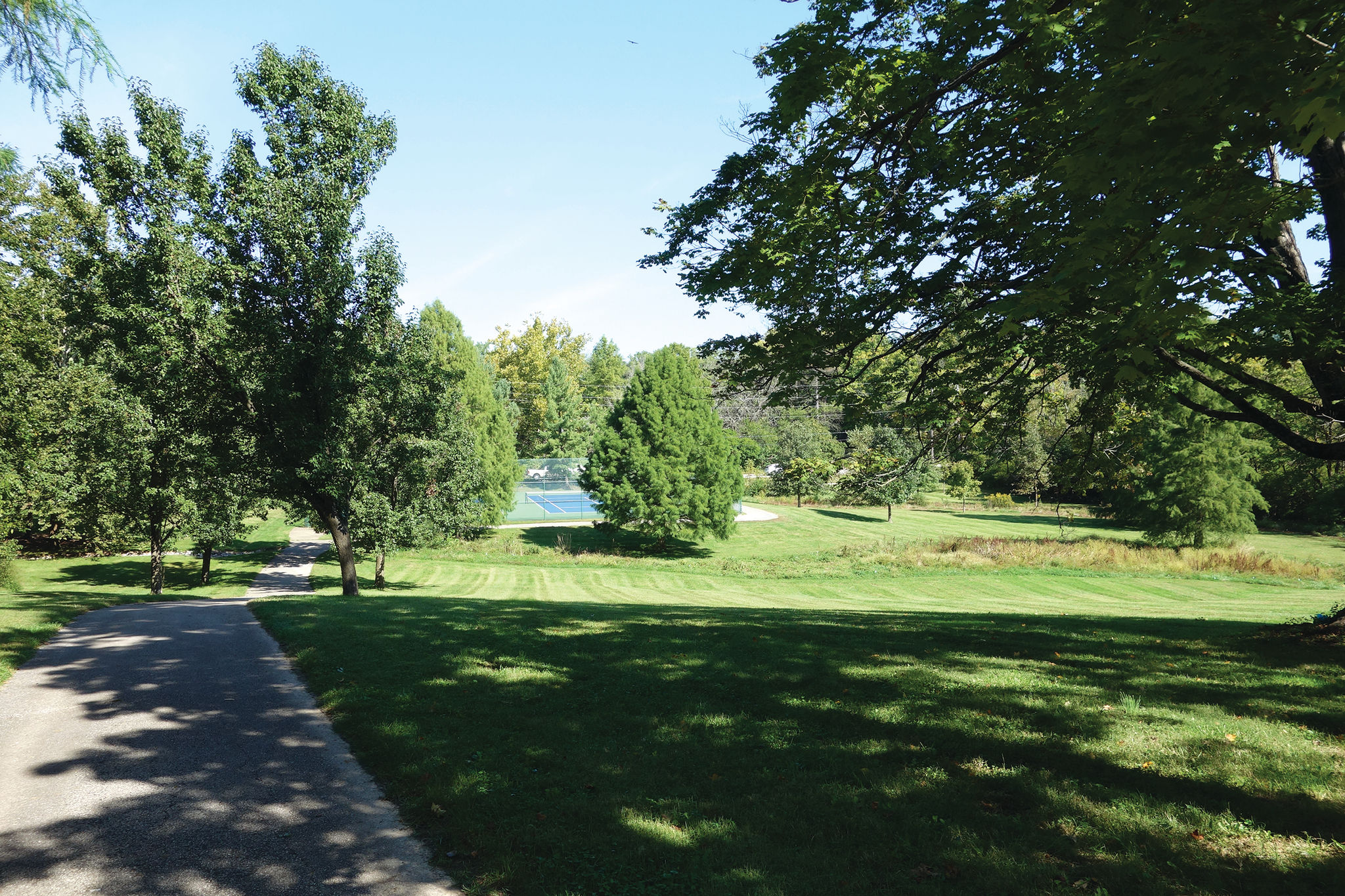 Scenic trail walk towards the tennis courts in Southeast Park