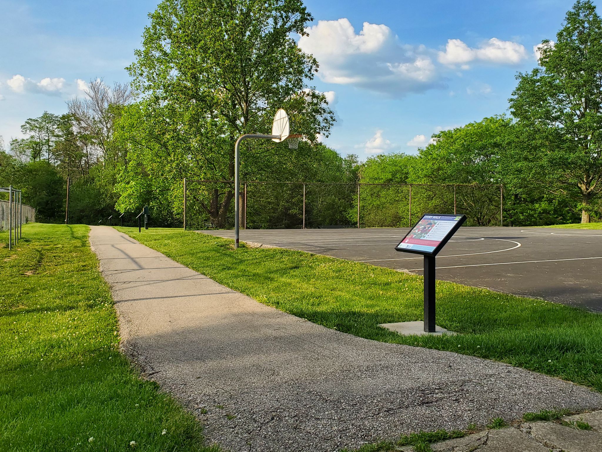 Ninth Street Loop South Trailhead and basketball court