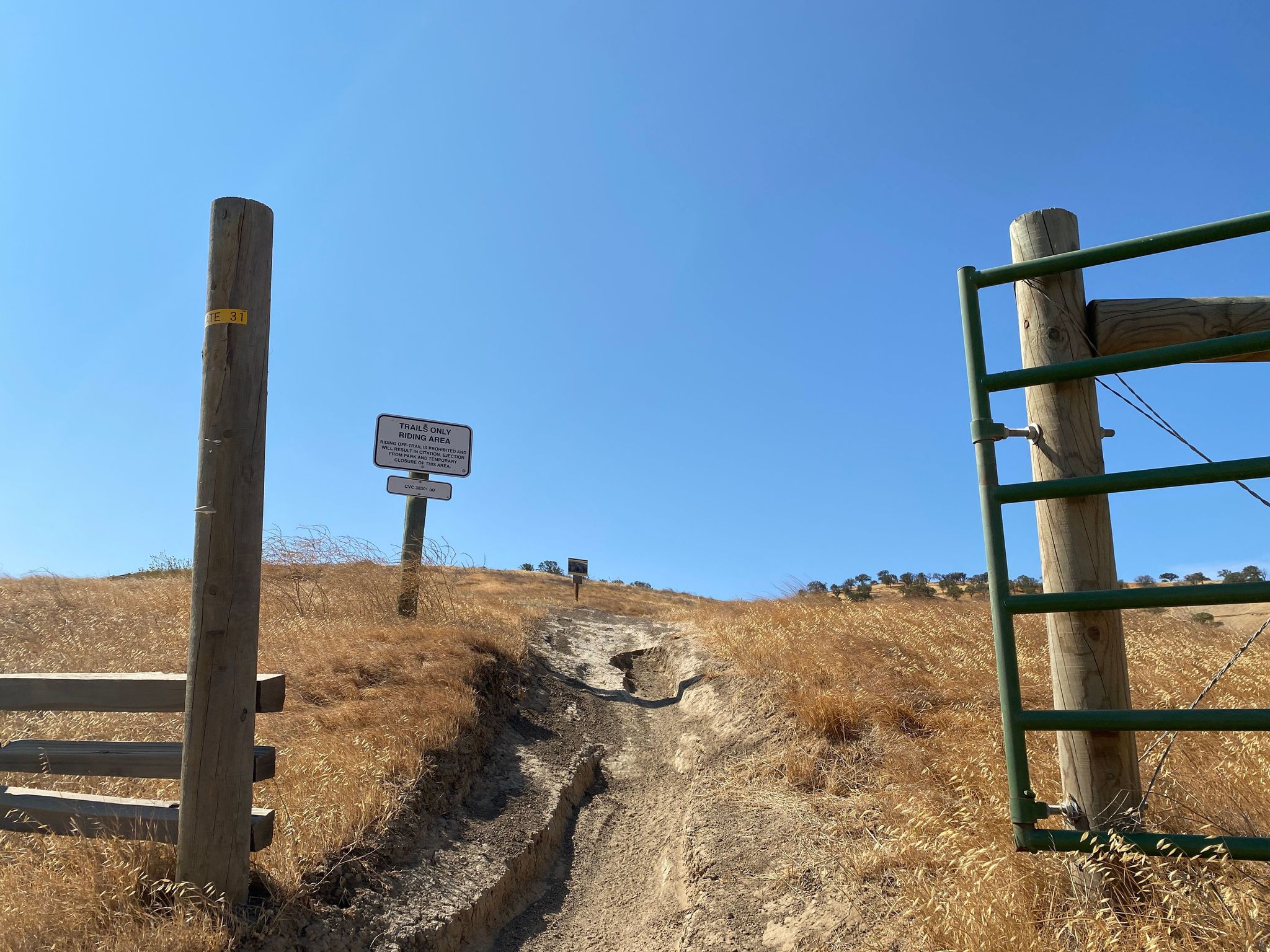 First Entrance to Los Osos Climb Trail