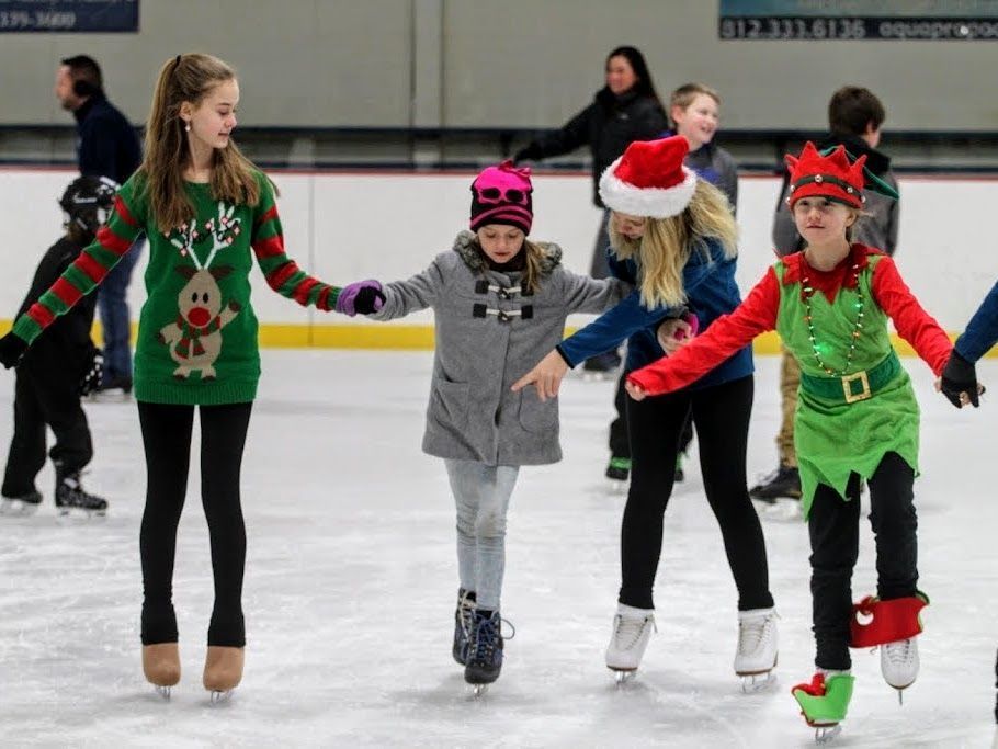 2017 Skate with Santa skaters on the ice