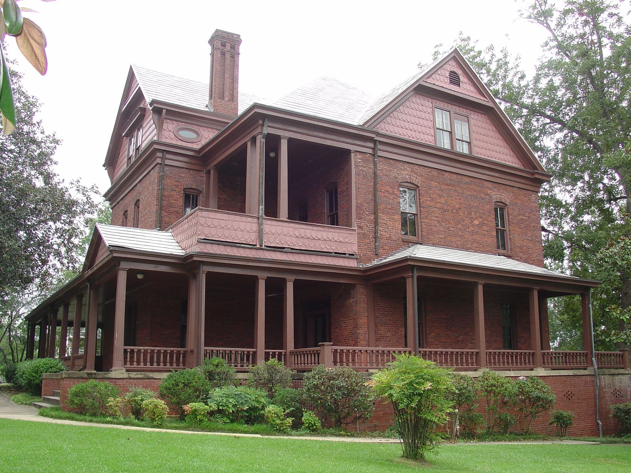 This house, like Washington himself, was a lesson plan to both students and benefactors of Tuskegee Institute.