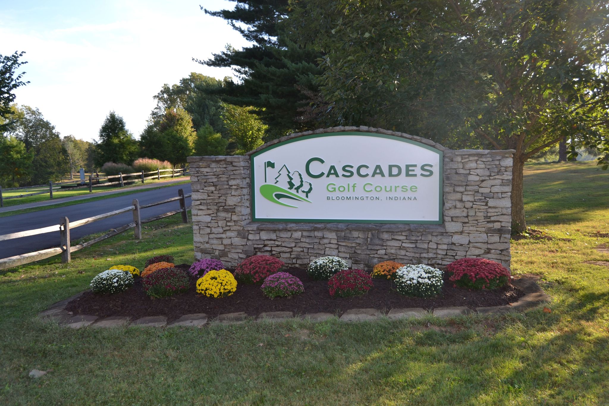 Photo of Cascades Golf Course Sign with mums in bloom.