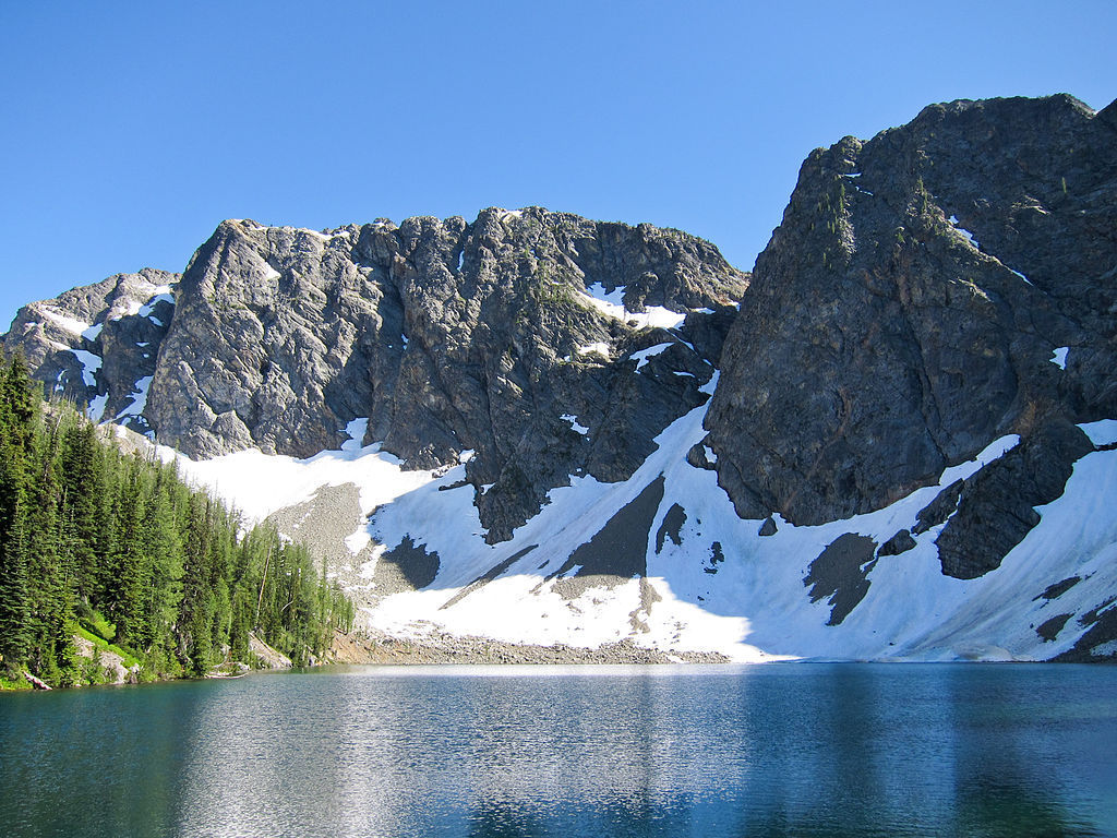 Blue Lake in Okanogan National Forest. Photo by Miguel Vieira at Flickr wiki.