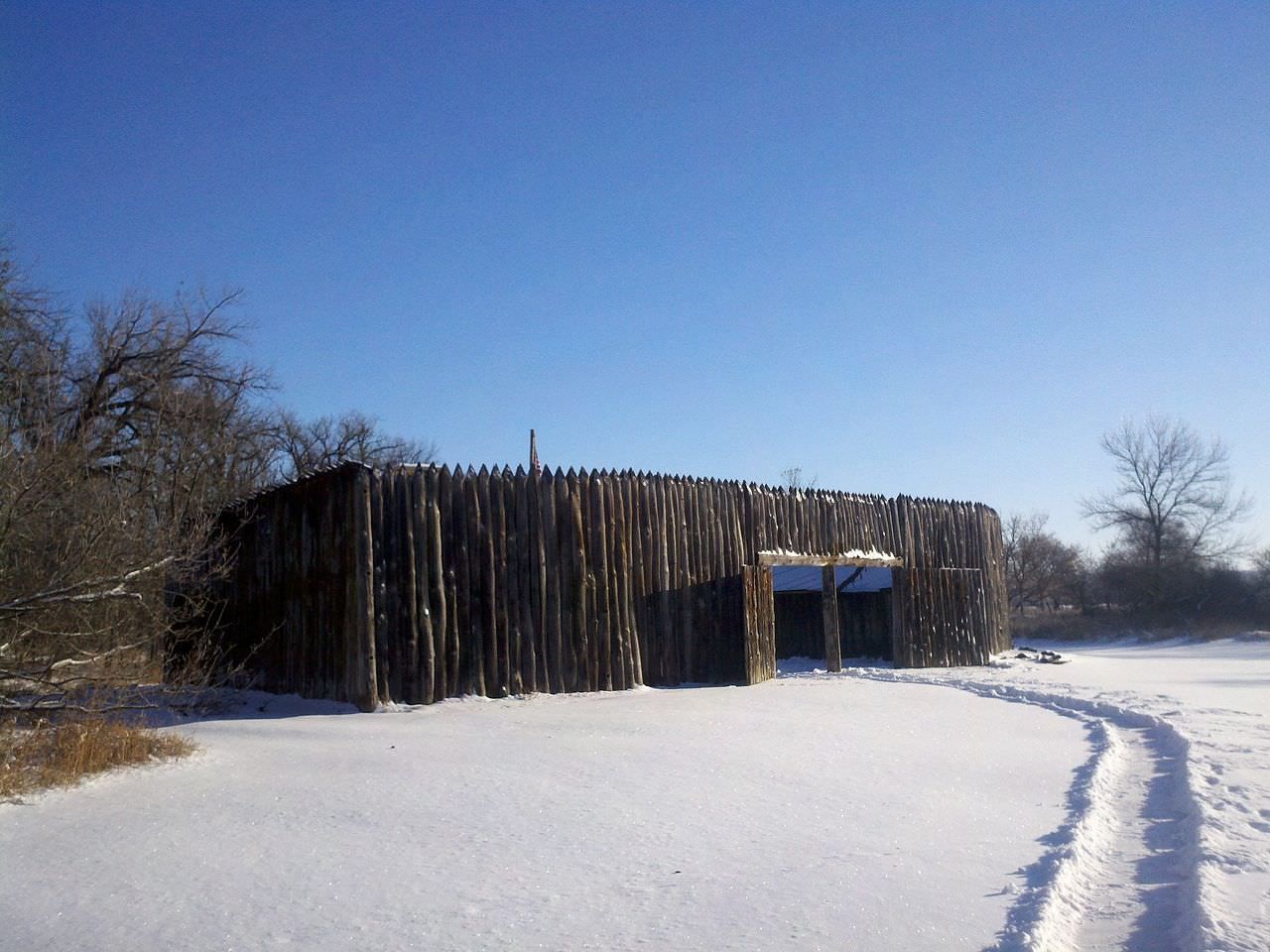 The reconstruction of Fort Mandan in winter. Photo by Gooseterrain2/wiki.