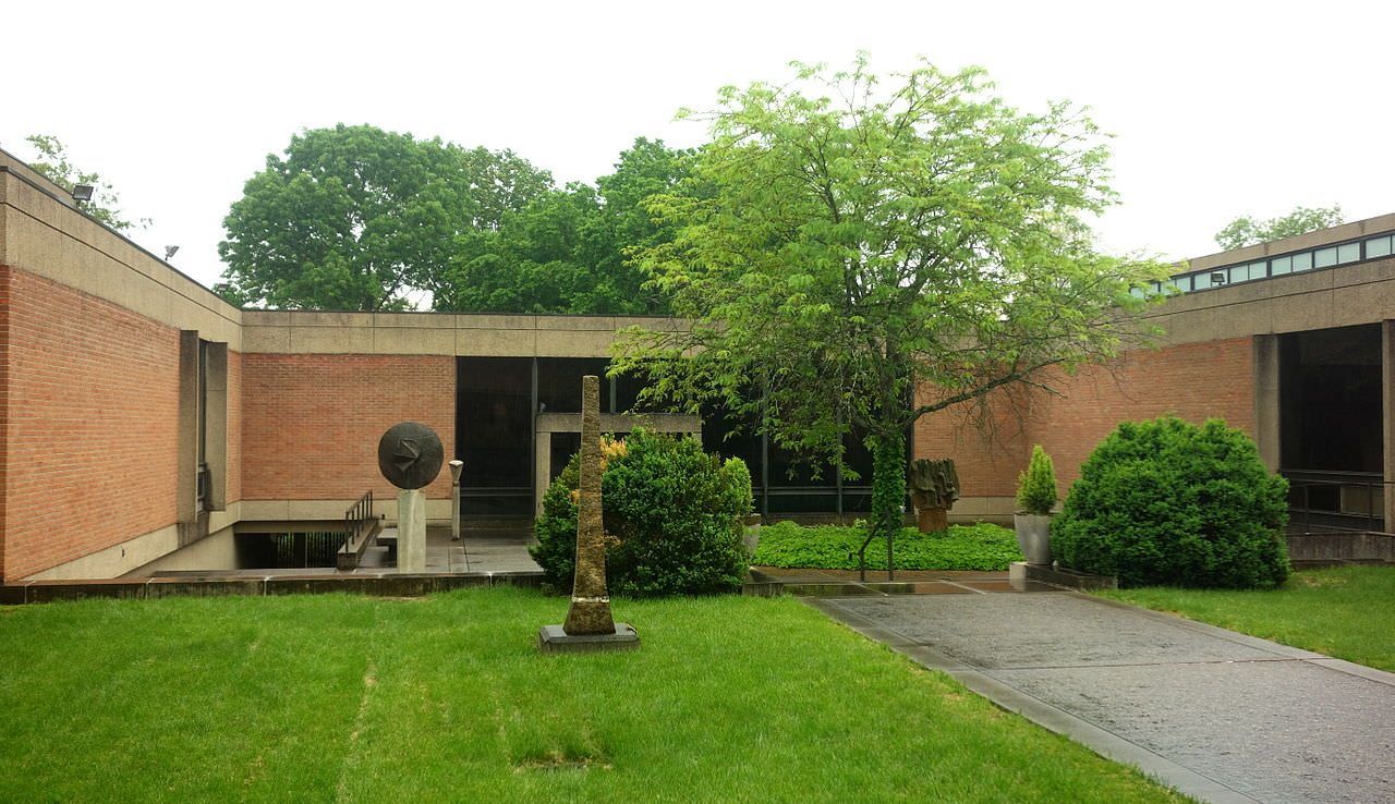 Courtyard of the Huntington Museum of Art, Huntington, West Virginia. Photo by Daderot/wiki.