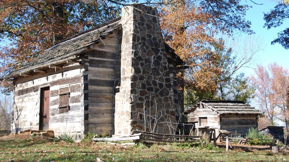 The homestead is typical of the of the 1820s. It is located on four of the original 160 acres owned by Thomas Lincoln. Photo by NPS/Paula Alexander.