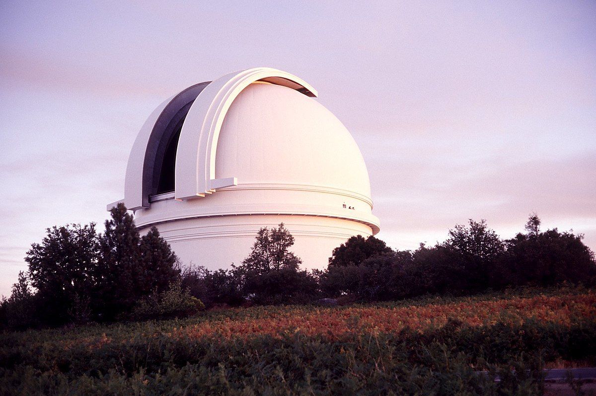 Palomar Observatory dome opening dusk. Photo by Coneslayer.